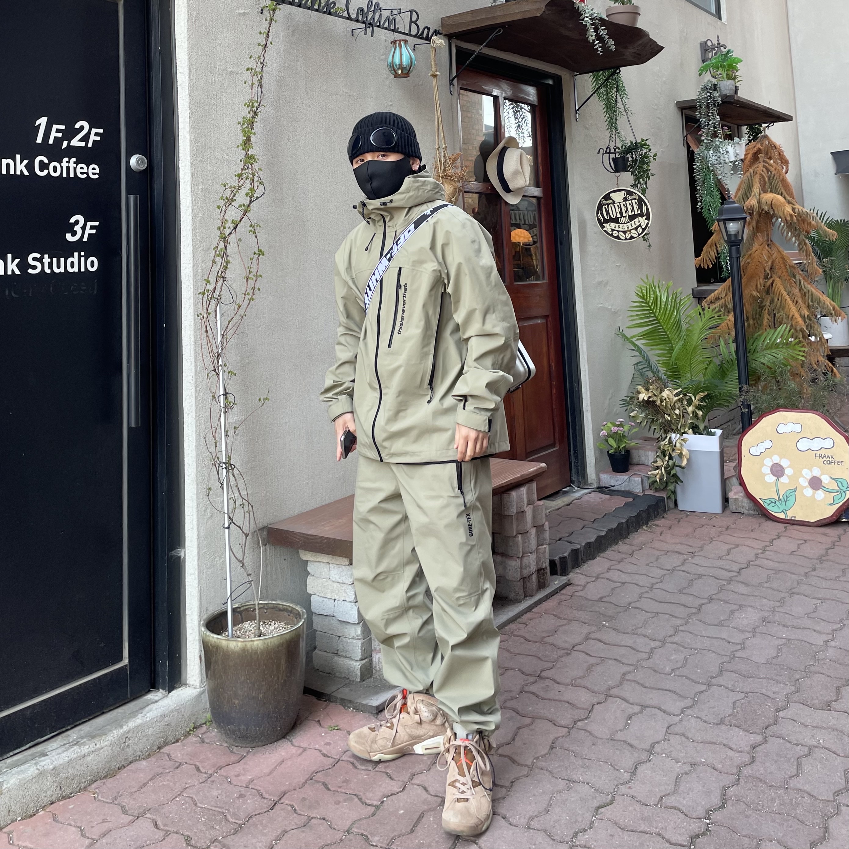 Jordan 6 x Travis Scott Retro SP British Khaki 착용 스타일