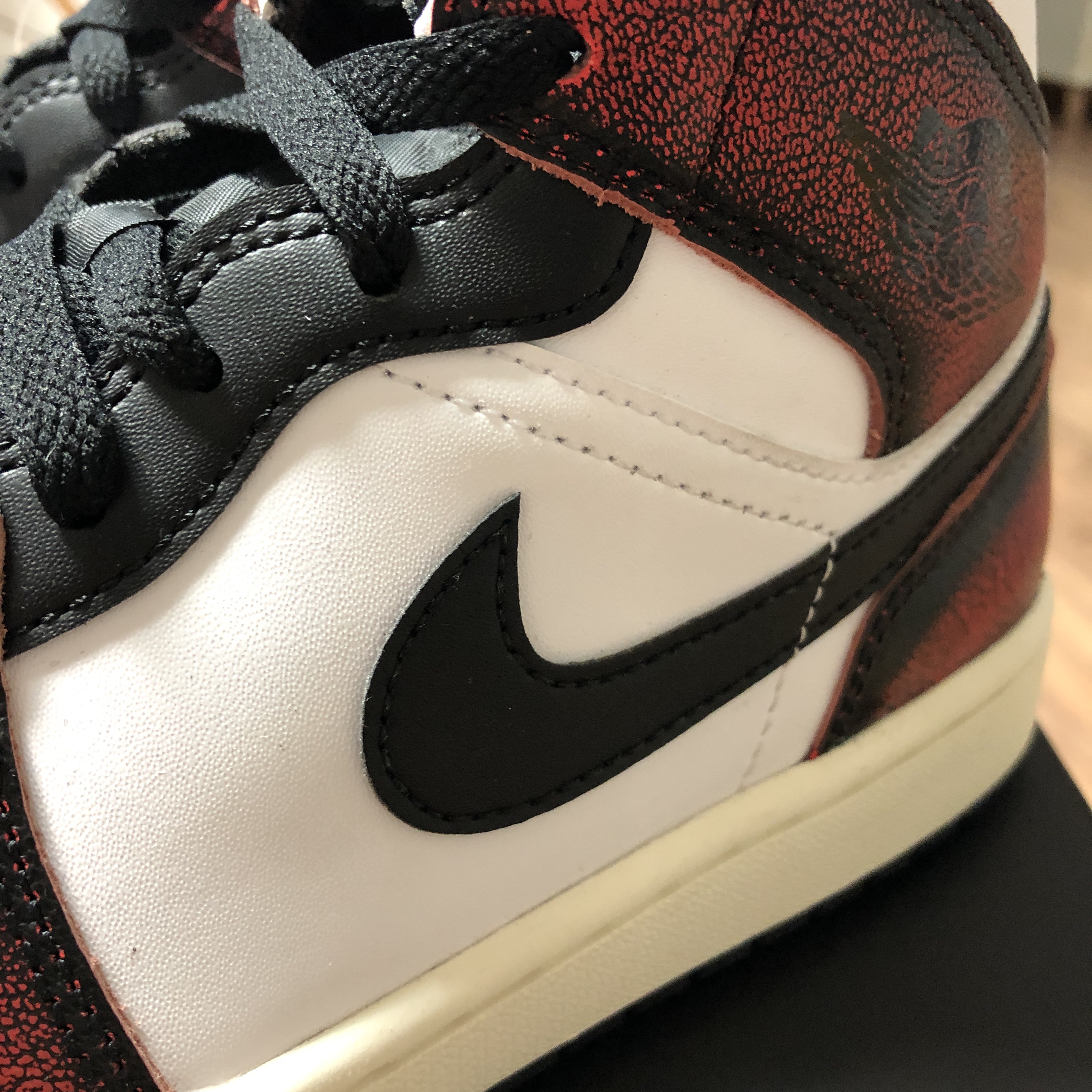 Jordan 1 Mid SE Infrared 23 착용 스타일 - 2