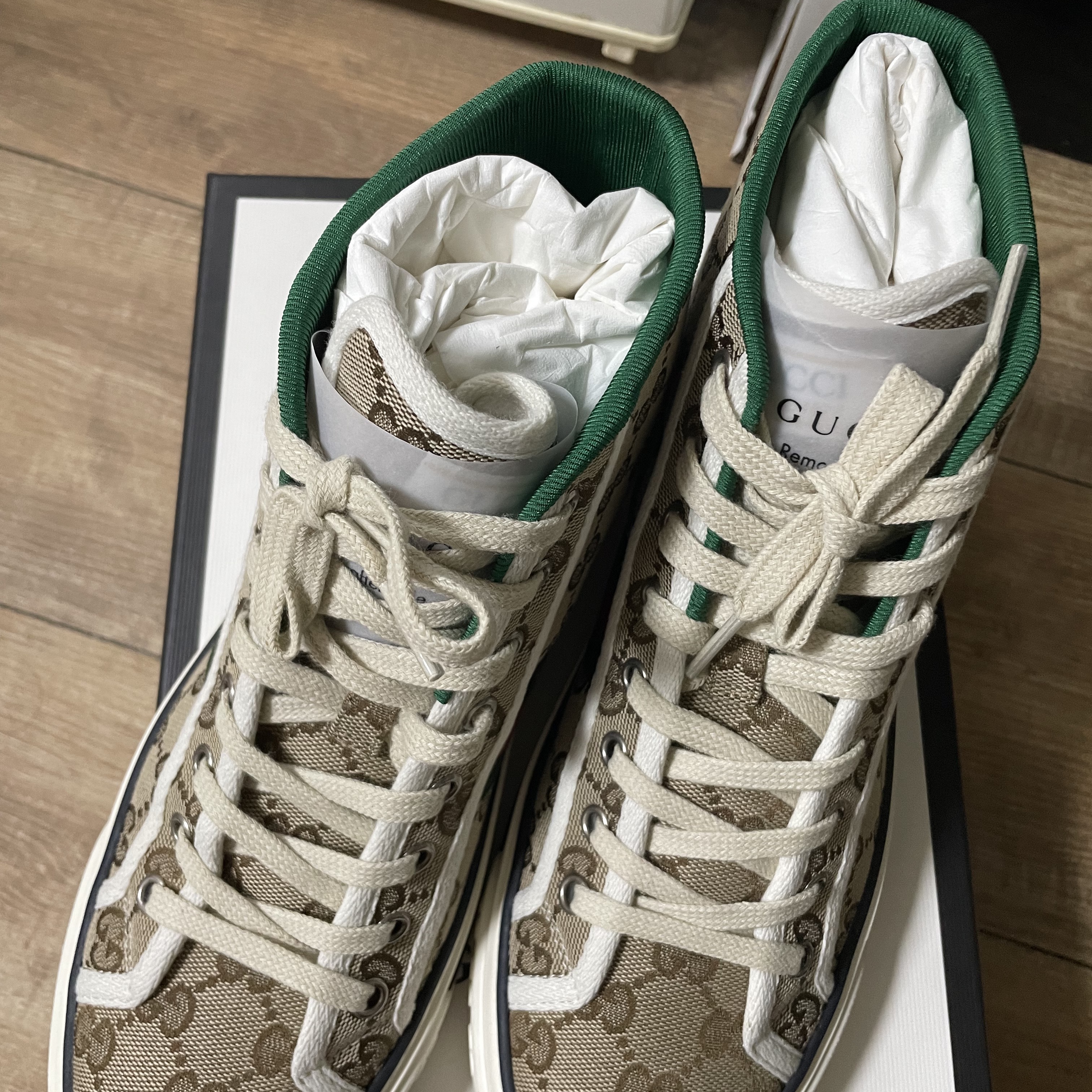 Gucci Tennis 1977 High-Top Sneakers Beige Ebony 착용 스타일 - 4