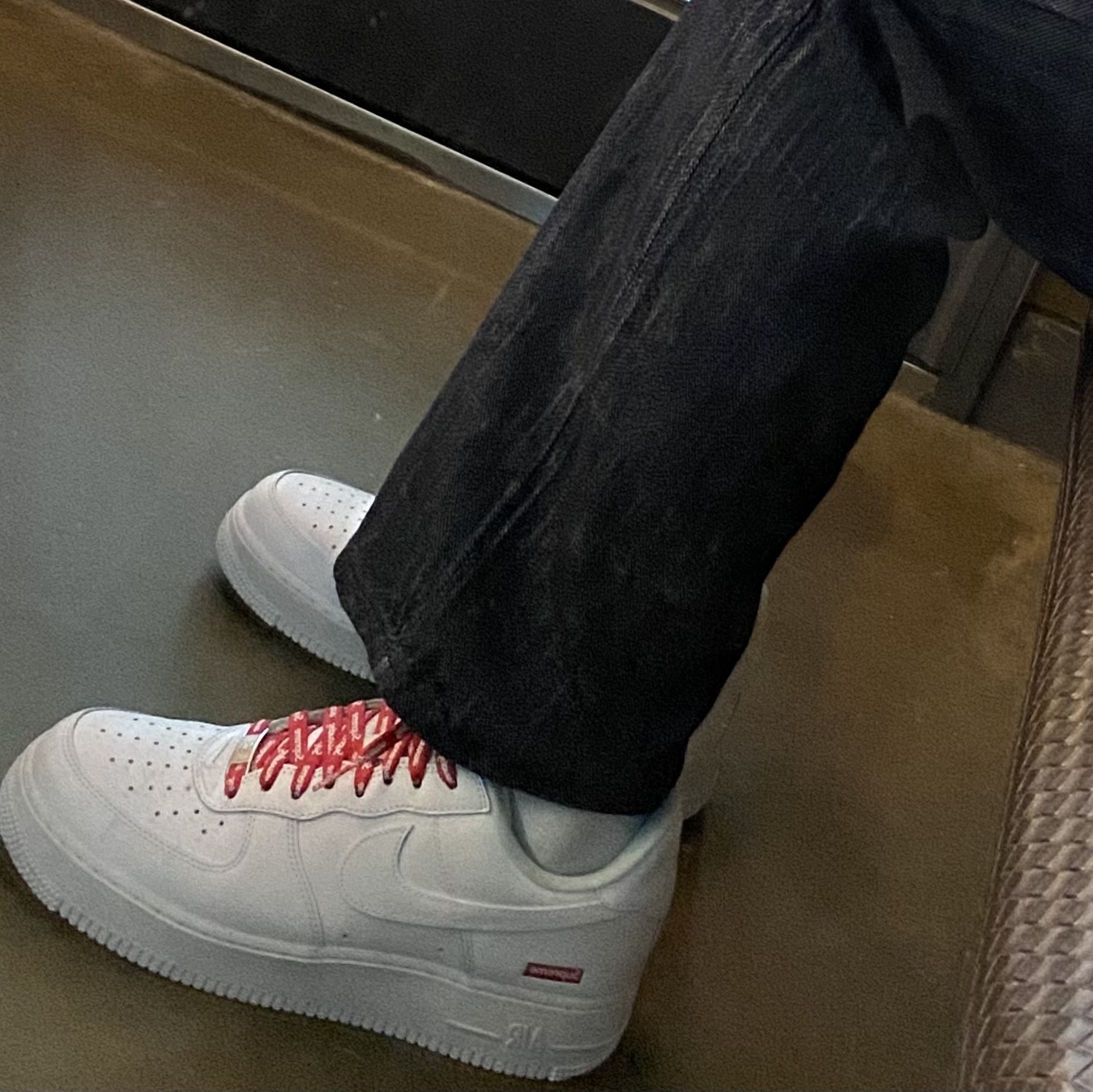 Nike x Supreme Air Force 1 Low White 착용 스타일