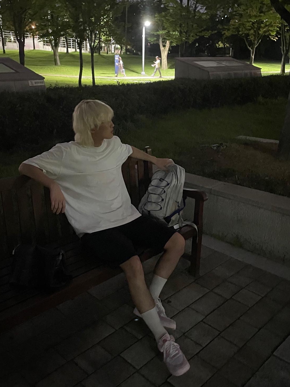 Supreme Backpack Silver - 22SS, Nike Air Force 1 '07 QS Valentine's Day 착용 스타일 - 4