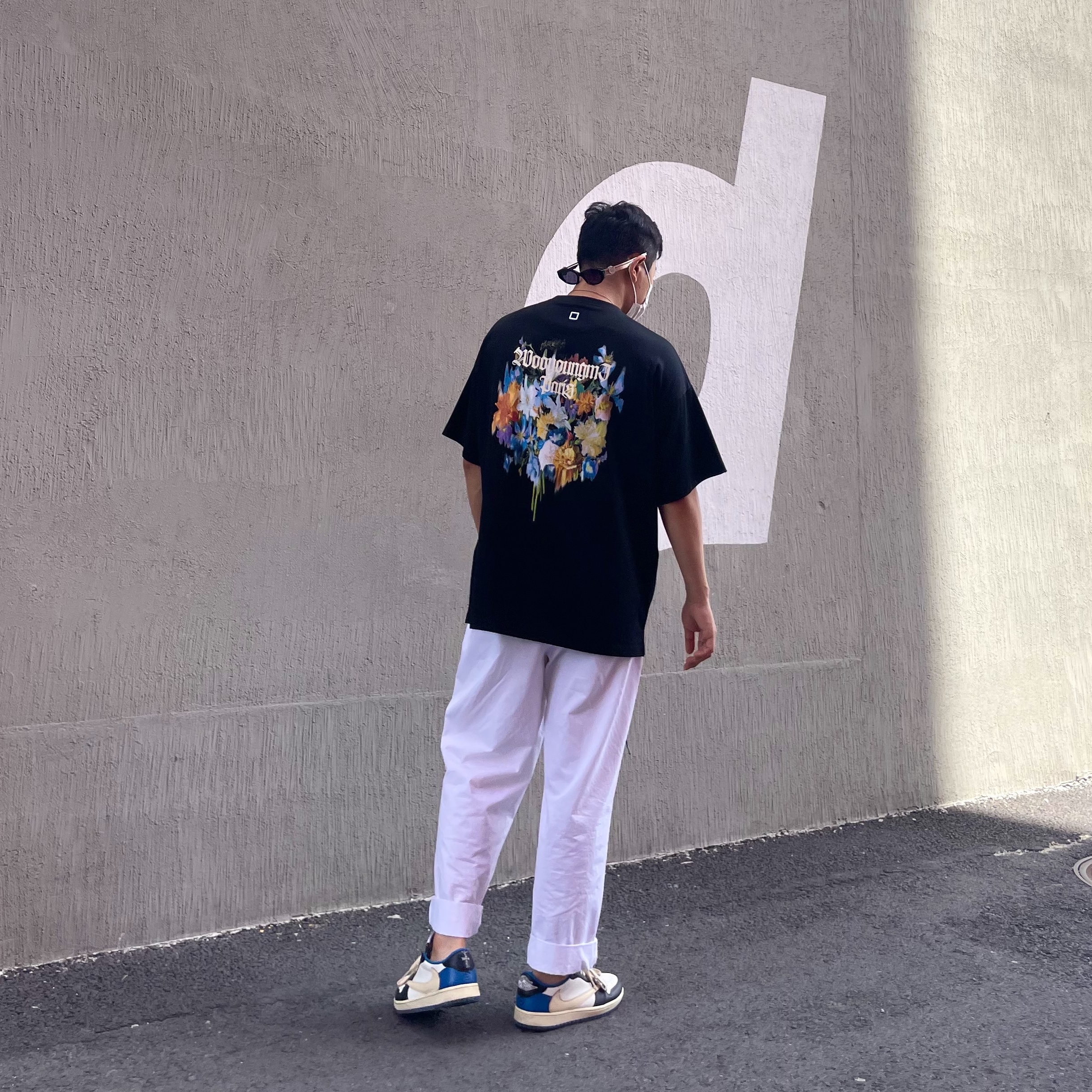 Jordan 1 x Travis Scott x Fragment Retro Low OG SP Military Blue, Wooyoungmi Multi Flower T-Shirt Black - 22SS 착용 스타일