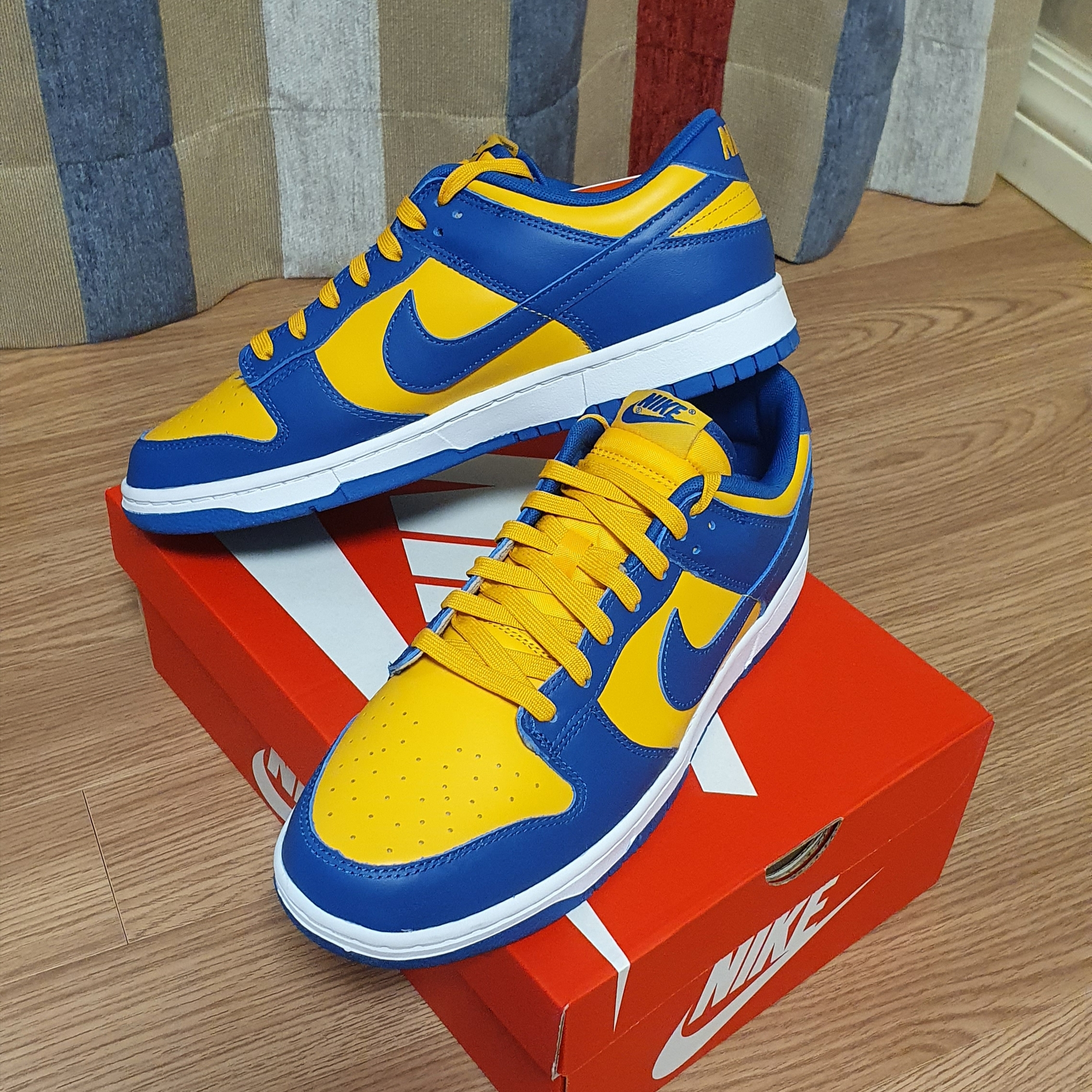 Nike Dunk Low Retro Blue Jay and University Gold 착용 스타일