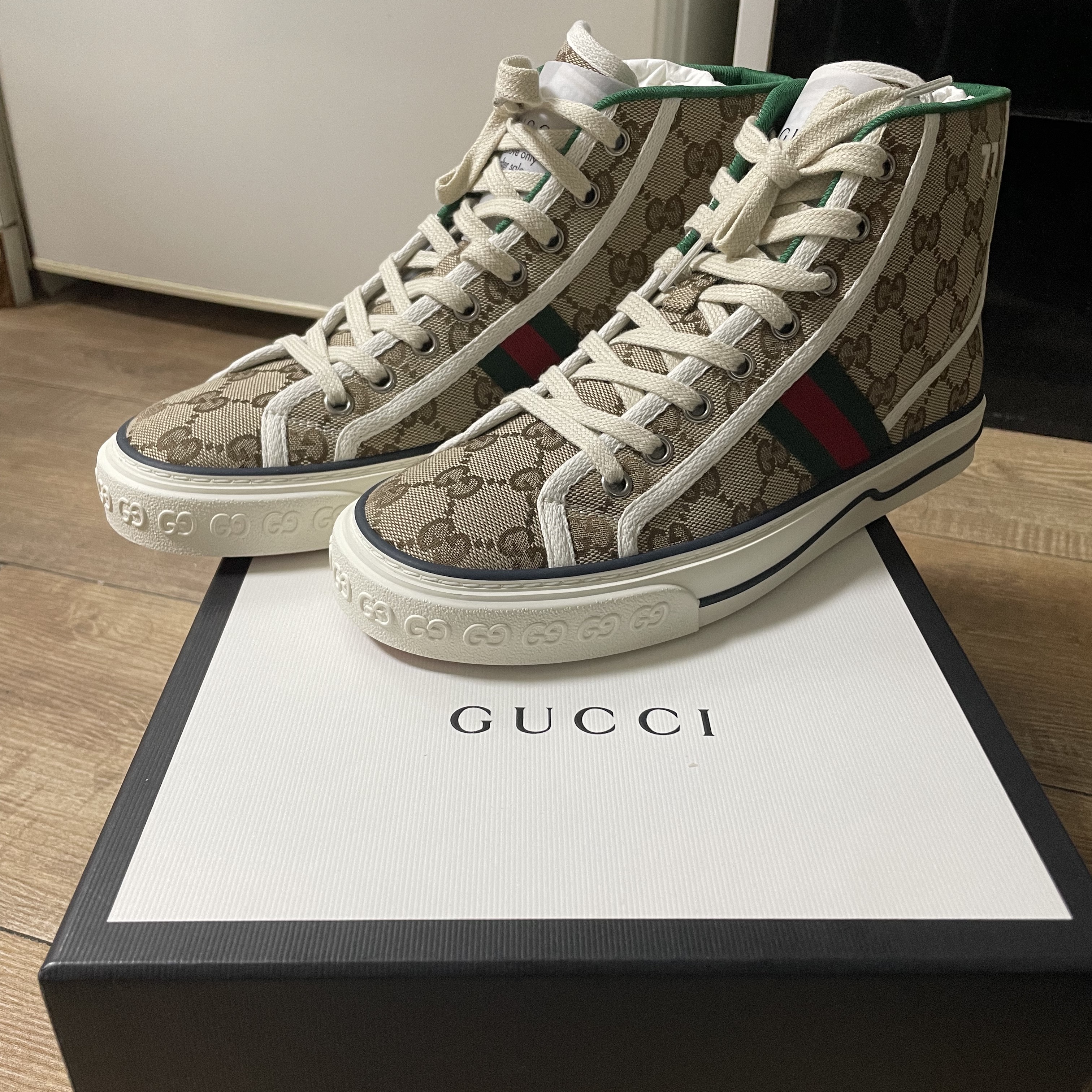 Gucci Tennis 1977 High-Top Sneakers Beige Ebony 착용 스타일 - 5