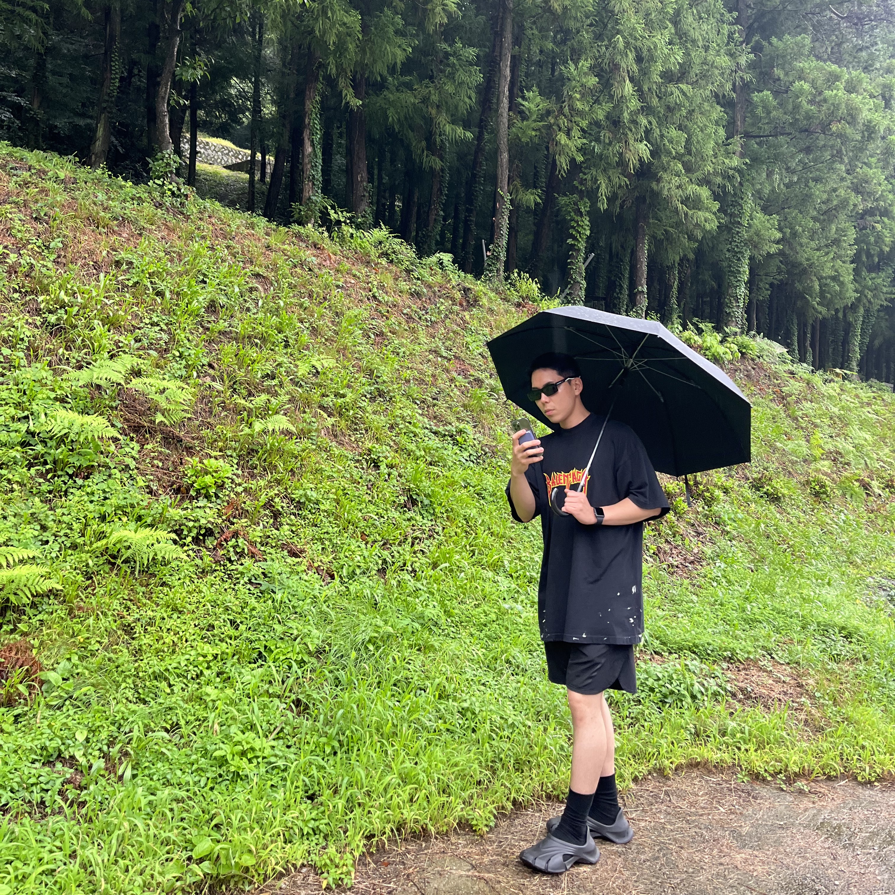 Balenciaga Metal Oversized Fit T-Shirt Black Vintage 착용 스타일