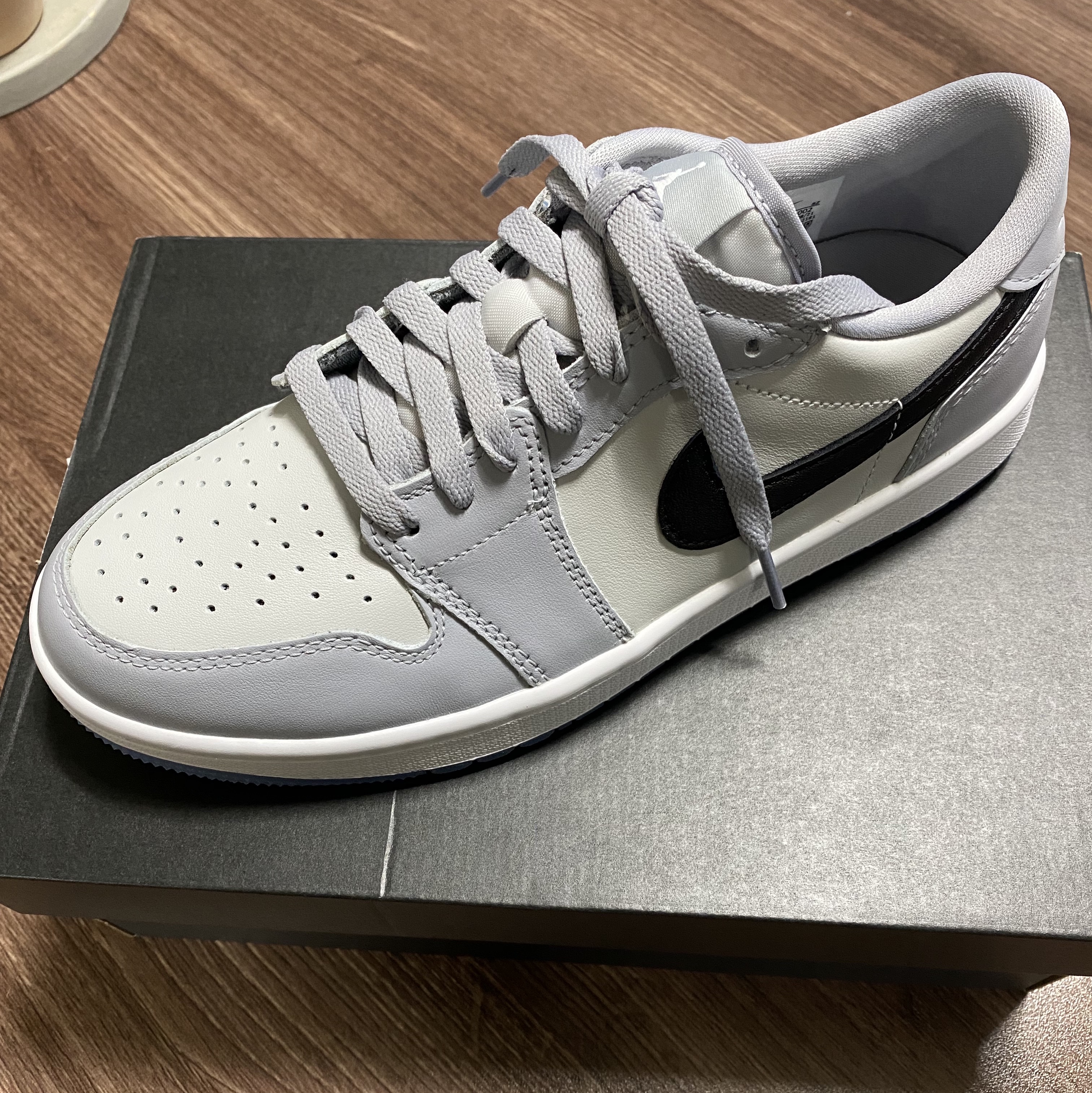 Jordan 1 Low Golf Wolf Grey 착용 스타일 - 2