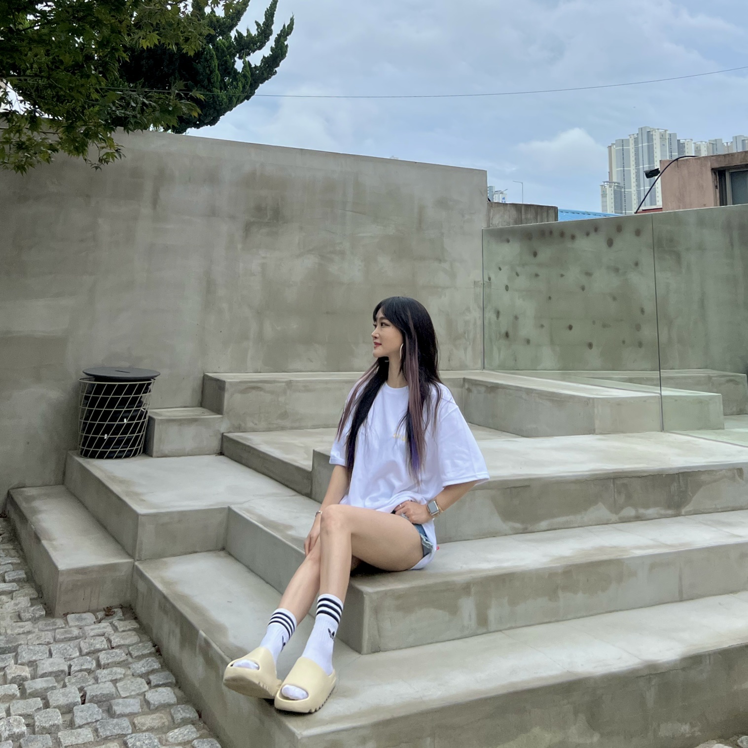 Adidas Yeezy Slide Bone, IAB Studio x Ottogi Mayonnaise 50th Anniversary T-Shirt White 착용 스타일 - 1