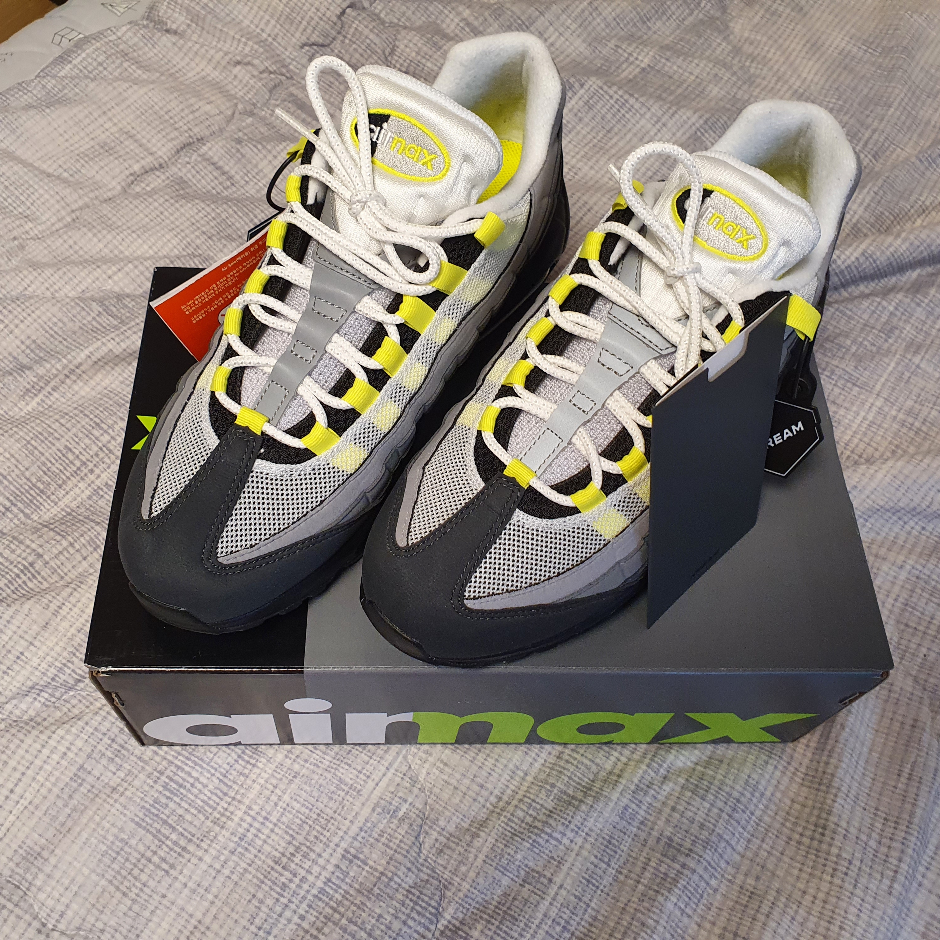 Nike Air Max 95 OG Neon Yellow 2020 착용 스타일 - 1