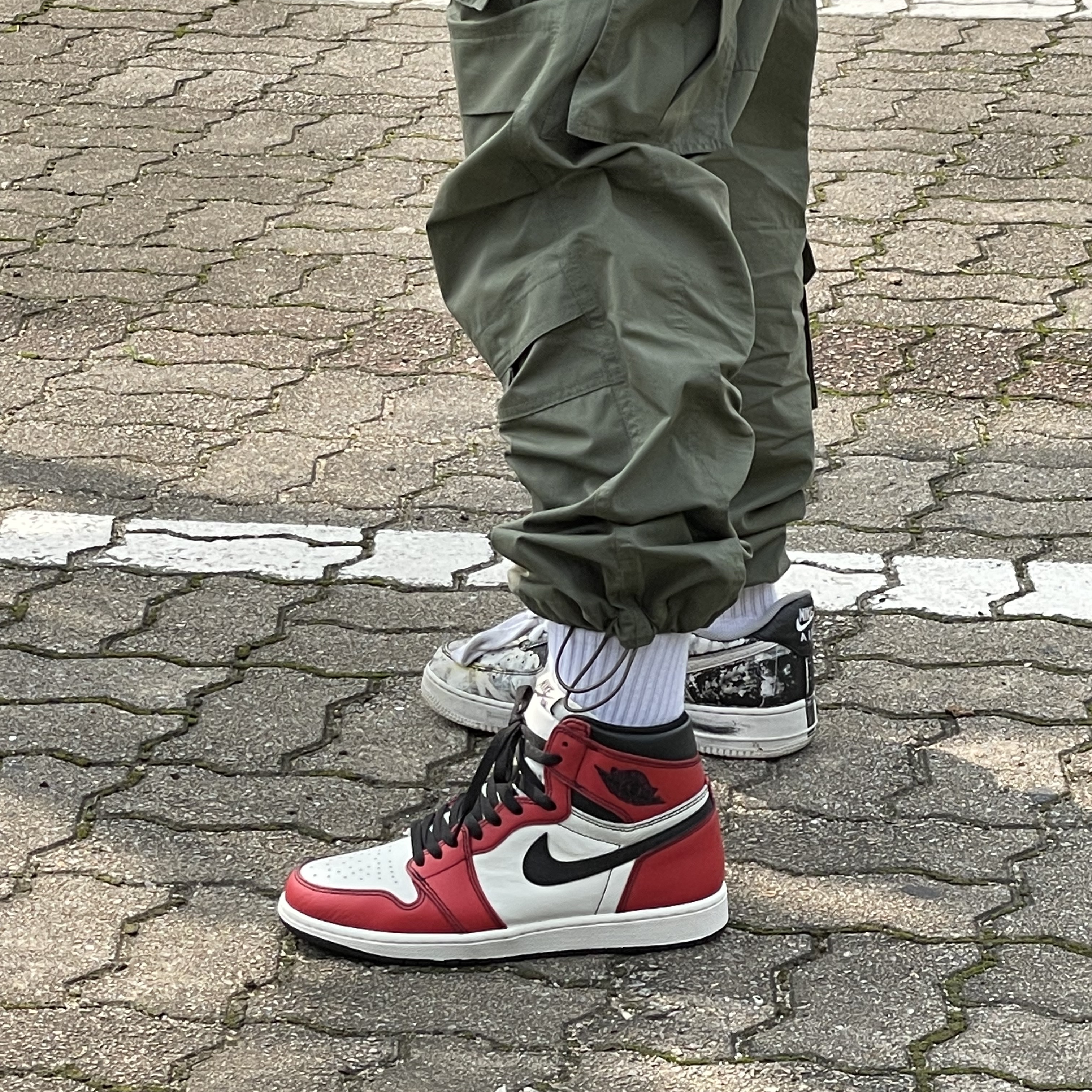 Jordan 1 Retro High OG Defiant SB LA to Chicago, Adidas Yeezy Foam RNNR Sand 착용 스타일 - 3