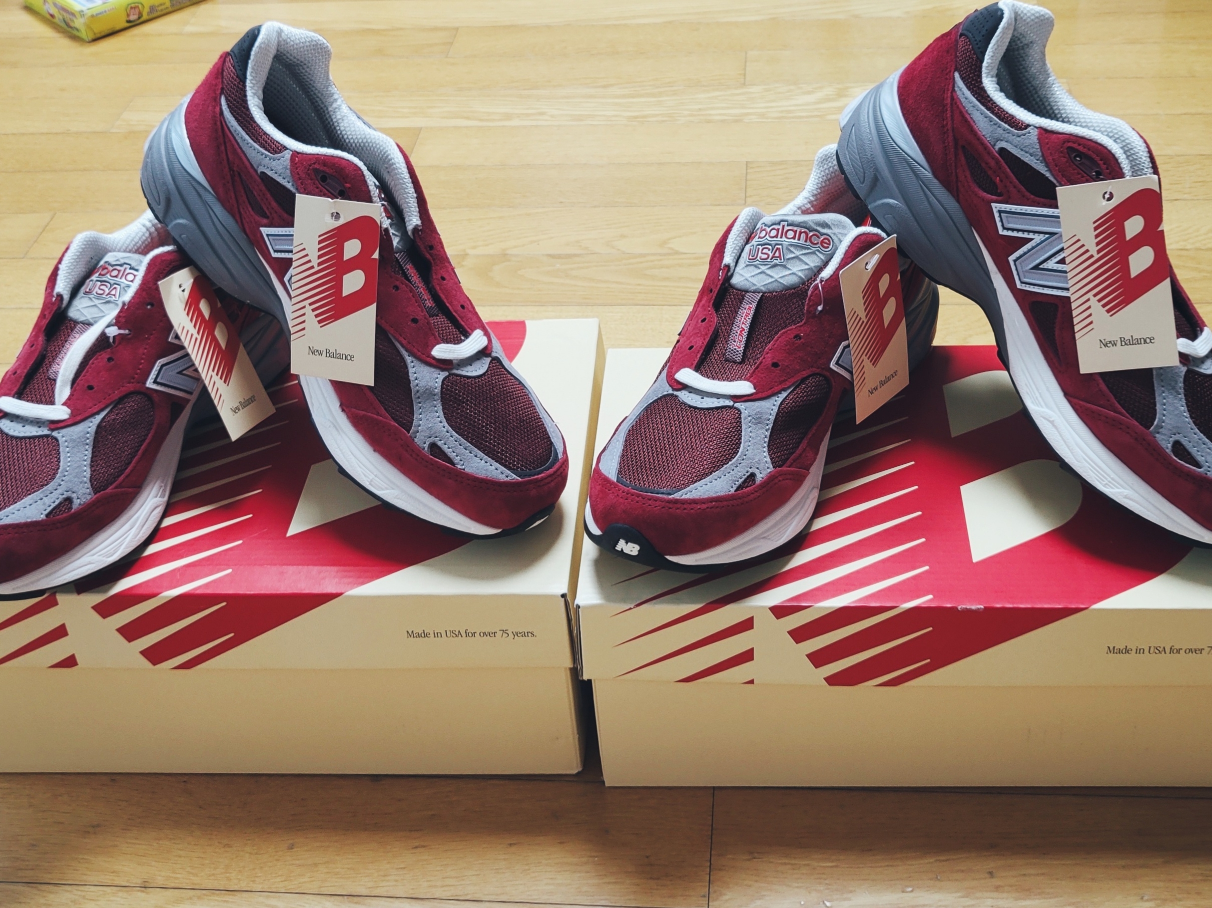 New Balance 990v3 Made in USA Scarlet Marblehead 착용 스타일