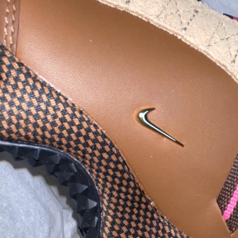 Nike x Jacquemus Air Humara LX Ale Brown and Gold, Nike x Jacquemus Bucket Hat White 착용 스타일 - 2