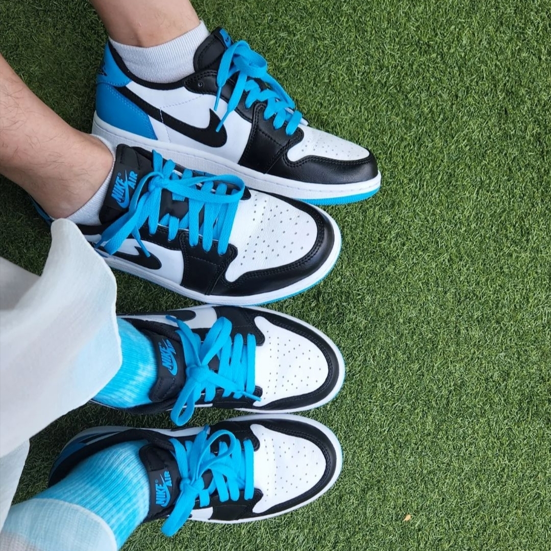 Jordan 1 Retro Low OG Black and Dark Powder Blue 착용 스타일 - 2