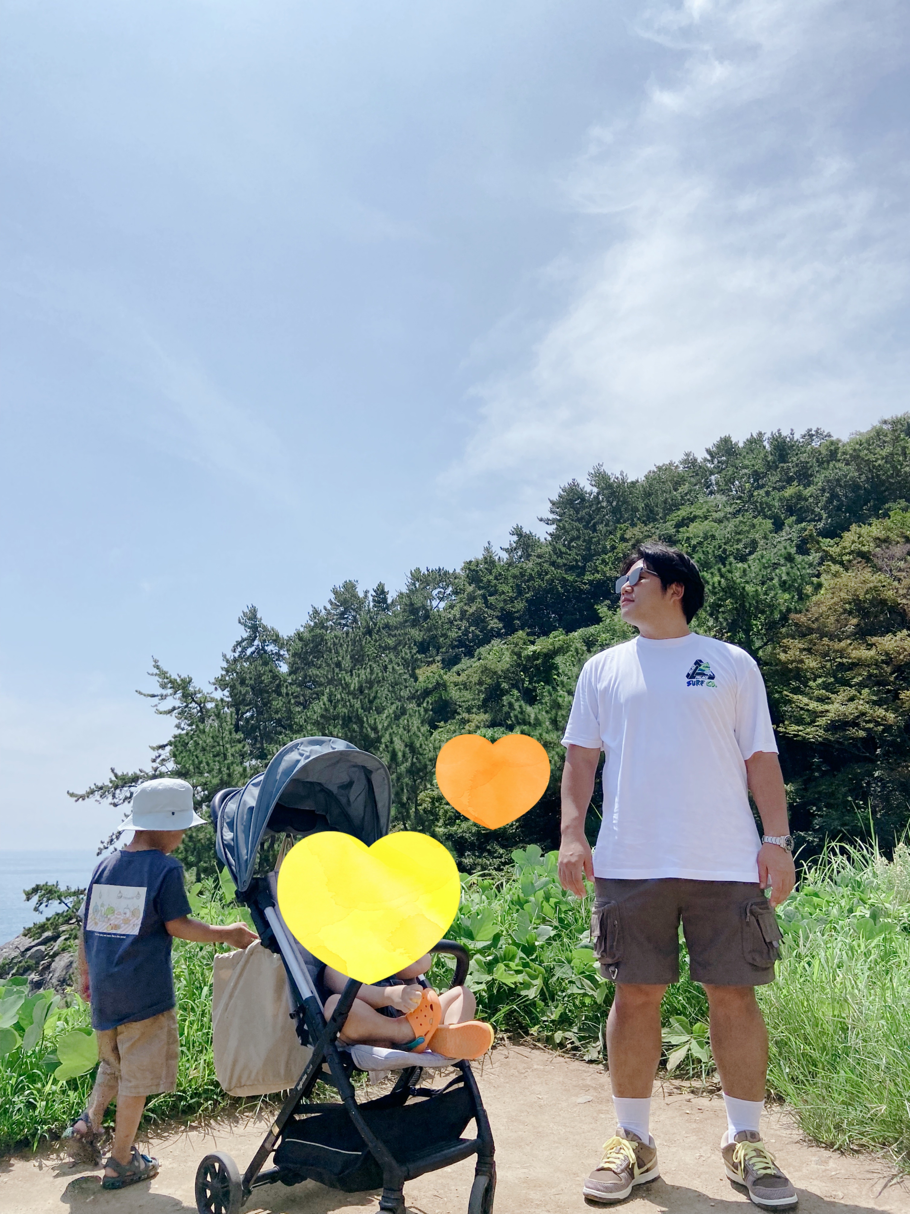 Nike ACG Cargo Shorts Ironstone - Asia, Palace Tri-Surf Co T-Shirt White - 22SS 착용 스타일 - 1