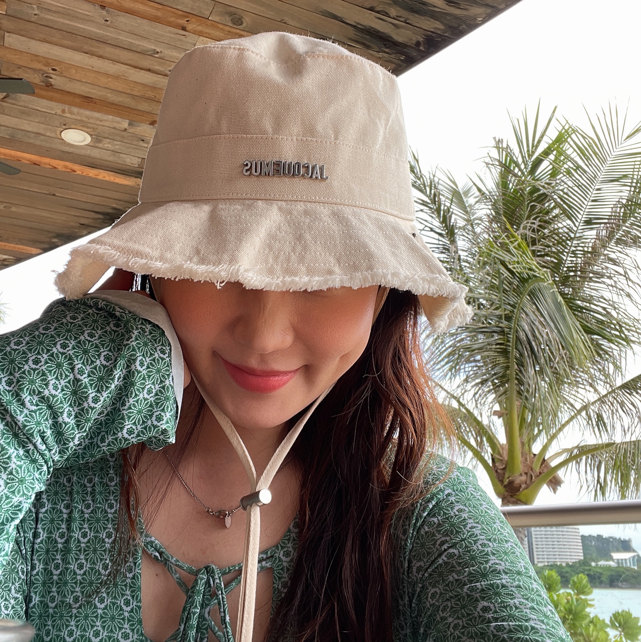Jacquemus Le Bob Artichaut Bucket Hat Off White 착용 스타일 - 1
