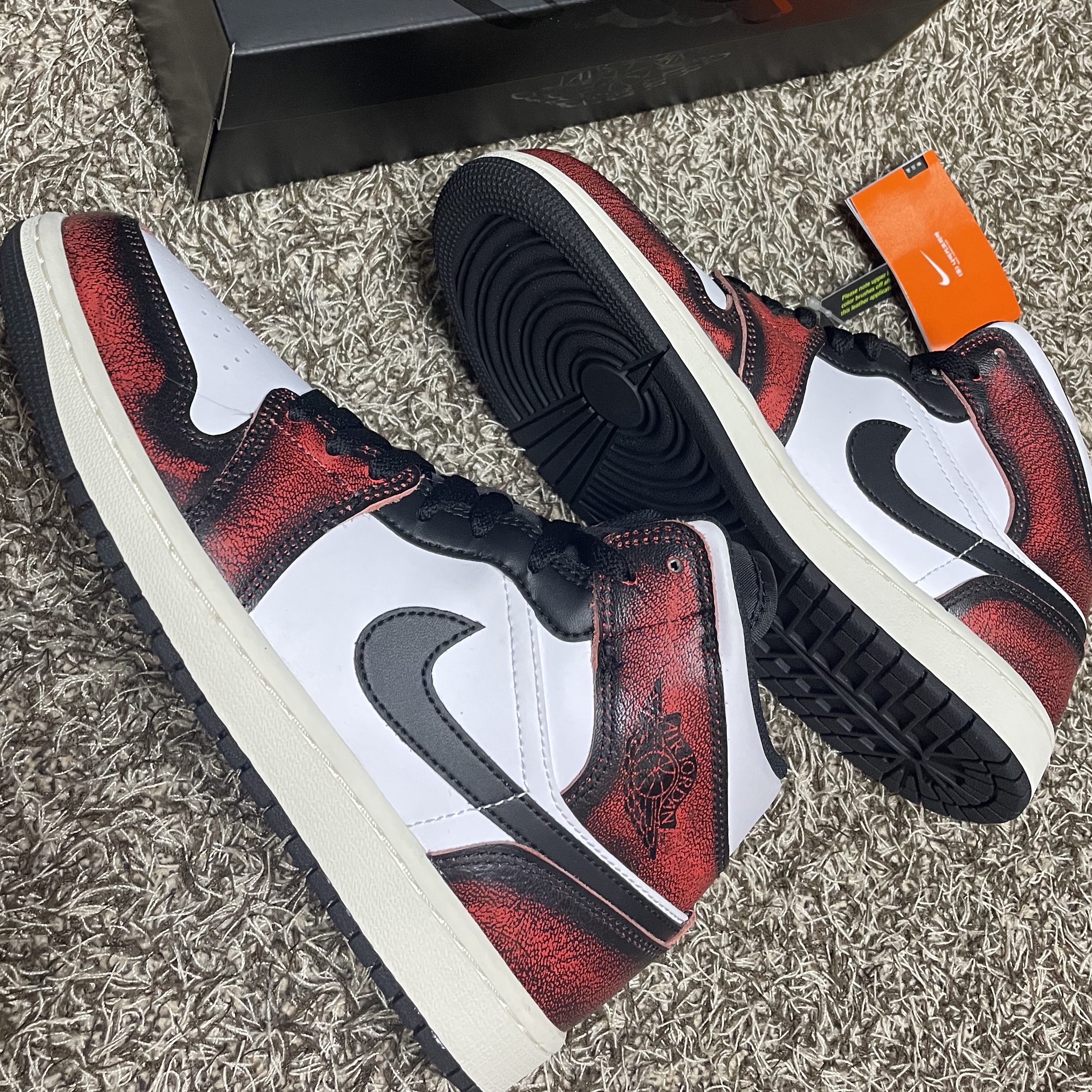 Jordan 1 Mid SE Infrared 23 착용 스타일 - 2