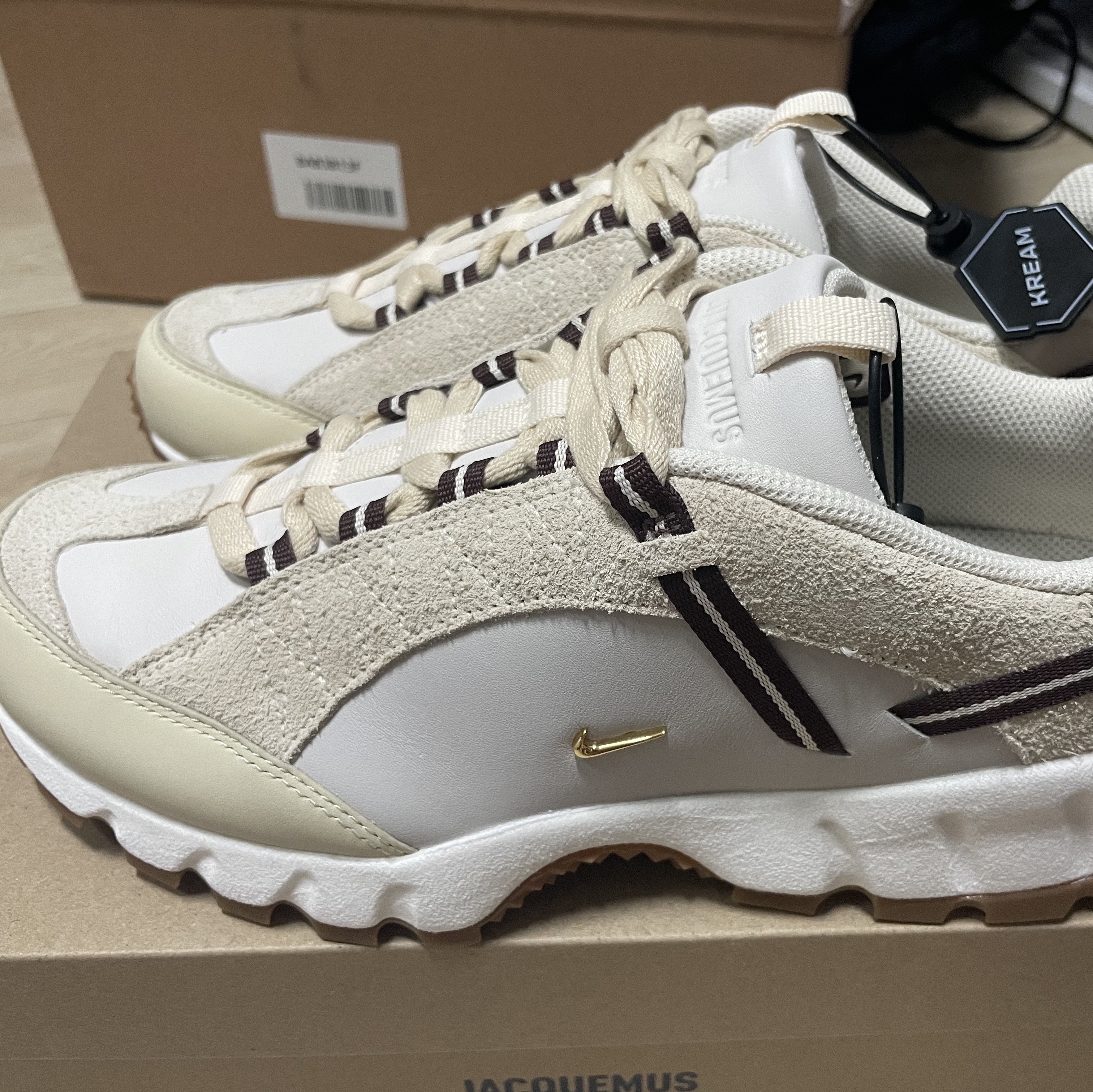 Nike x Jacquemus Air Humara LX Light Bone and Gold 착용 스타일 - 2
