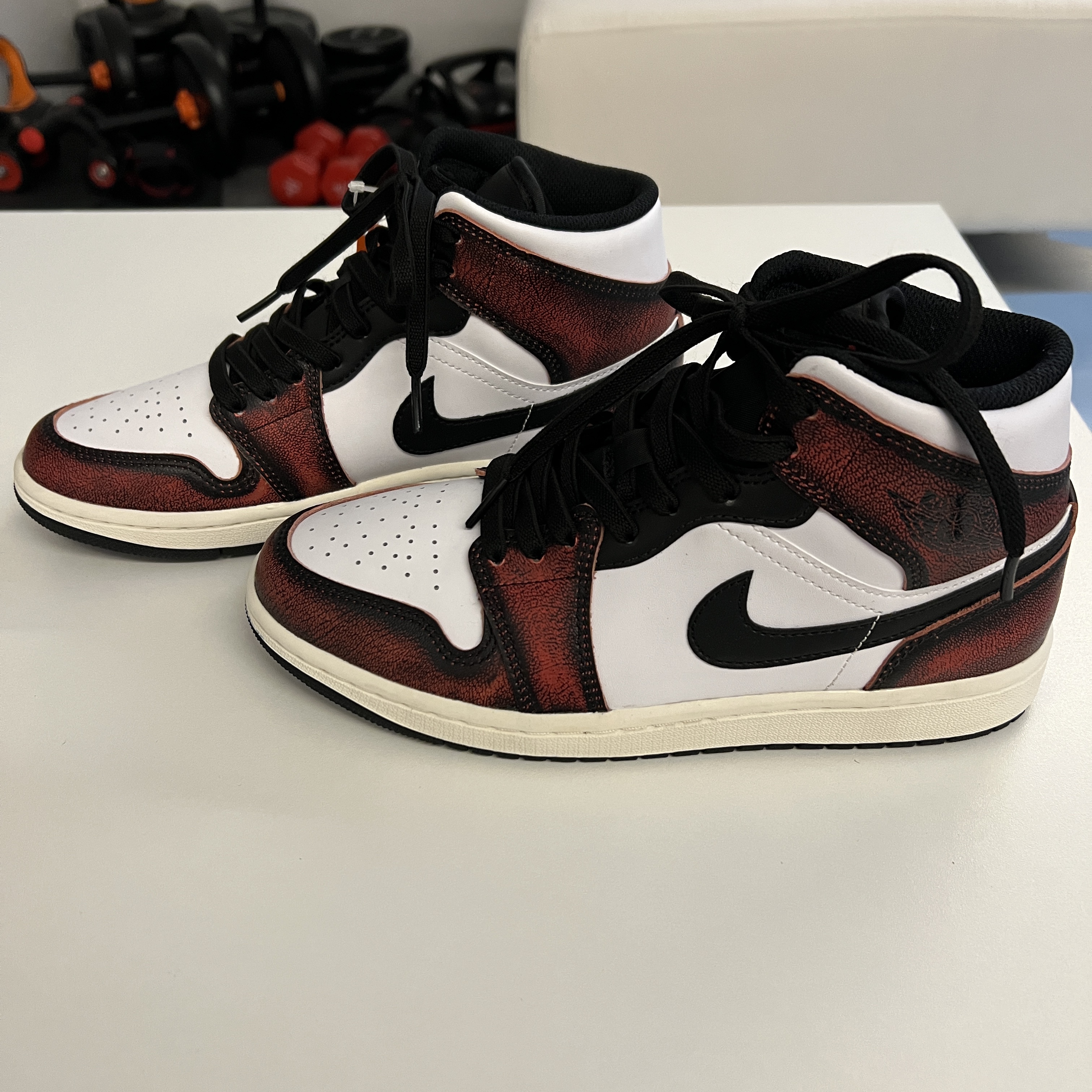 Jordan 1 Mid SE Infrared 23 착용 스타일