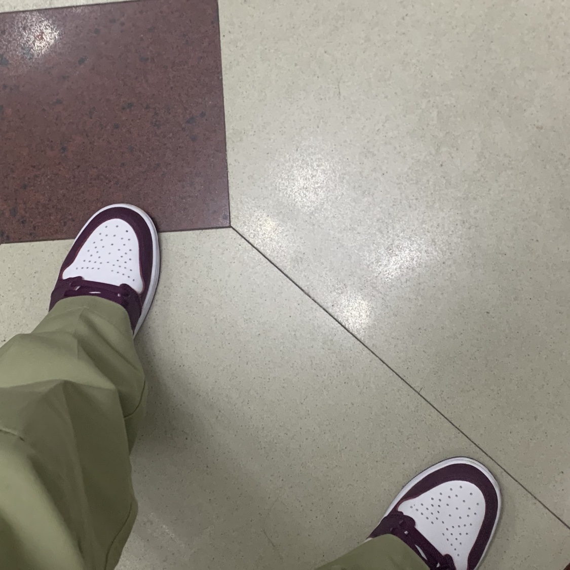 Jordan 1 Retro High OG Bordeaux 착용 스타일