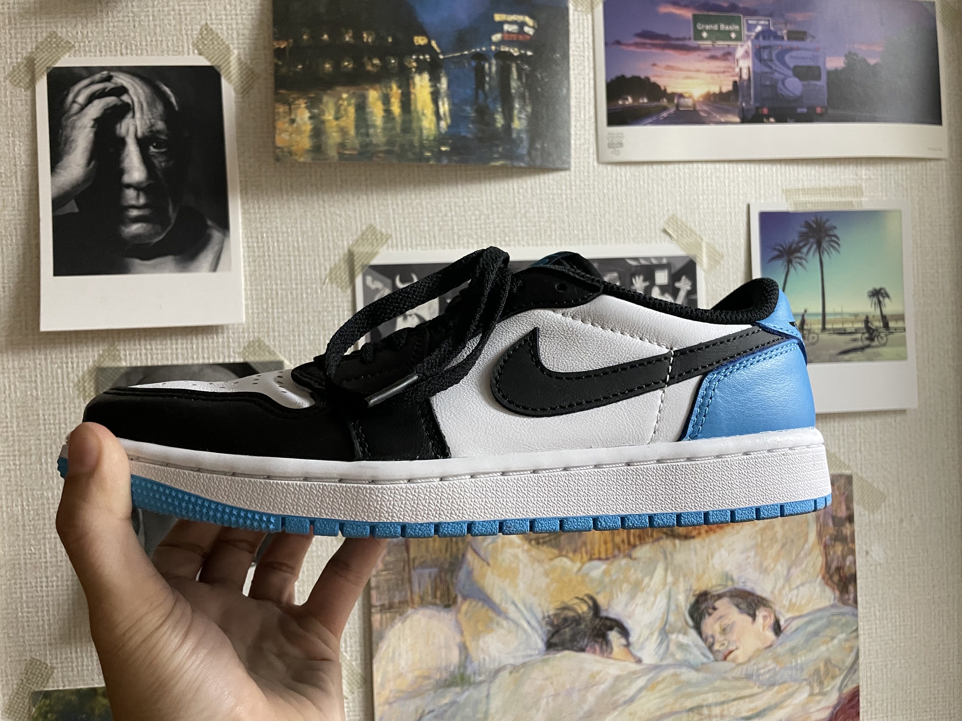 Jordan 1 Retro Low OG Black and Dark Powder Blue 착용 스타일