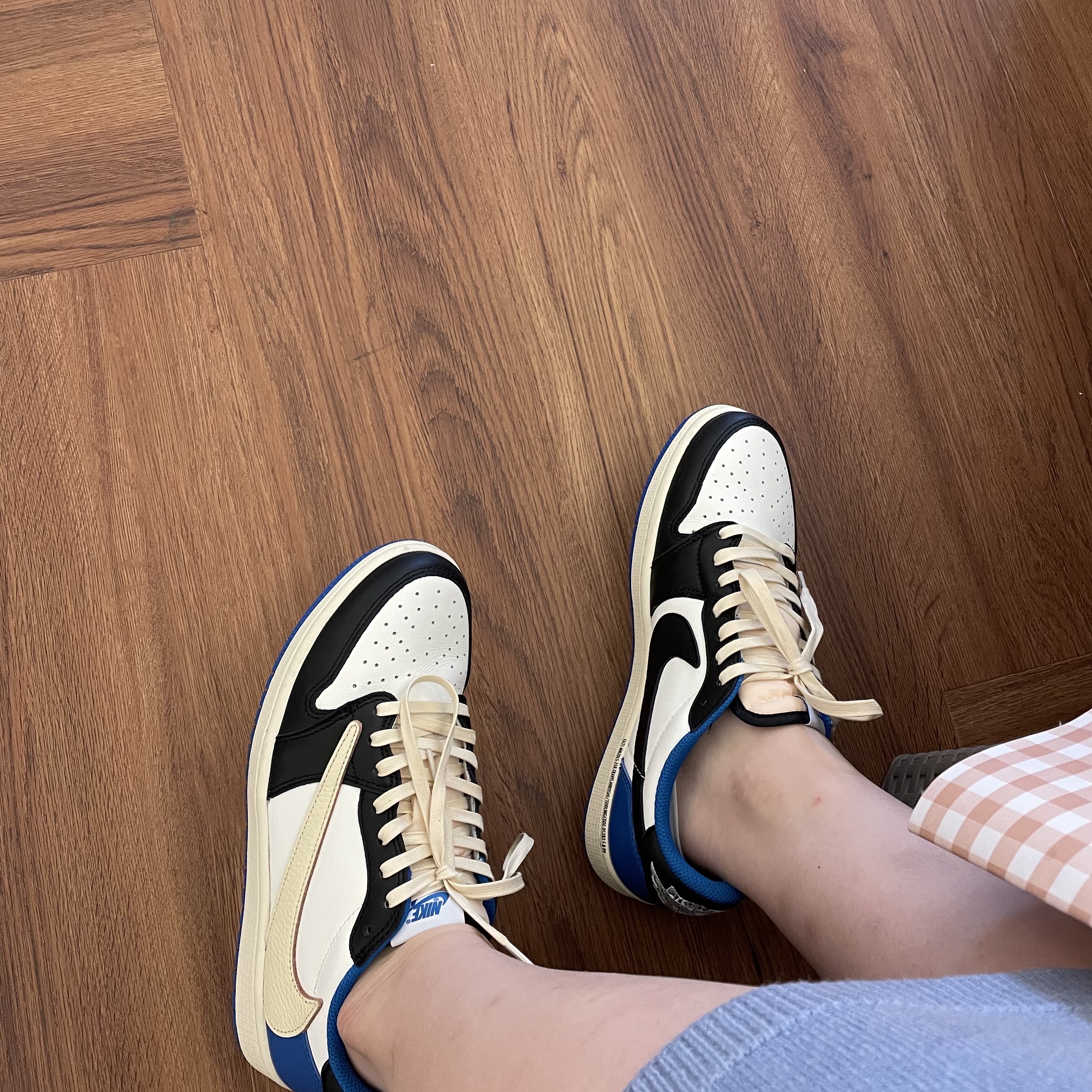 Jordan 1 x Travis Scott x Fragment Retro Low OG SP Military Blue 착용 스타일 - 2