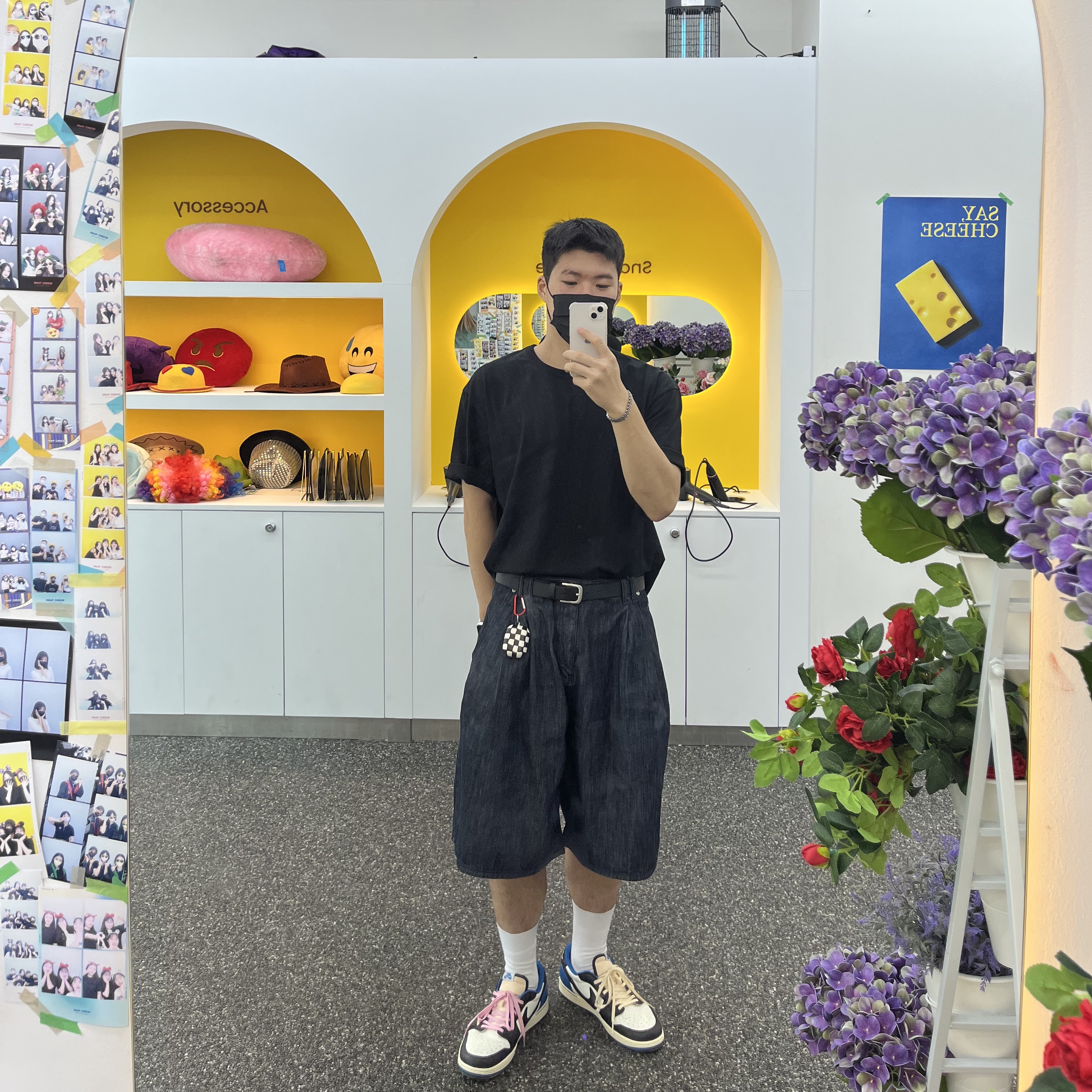 Jordan 1 x Travis Scott x Fragment Retro Low OG SP Military Blue, Apple AirPods Pro with MagSafe Charging Case (Korean Ver.) 착용 스타일