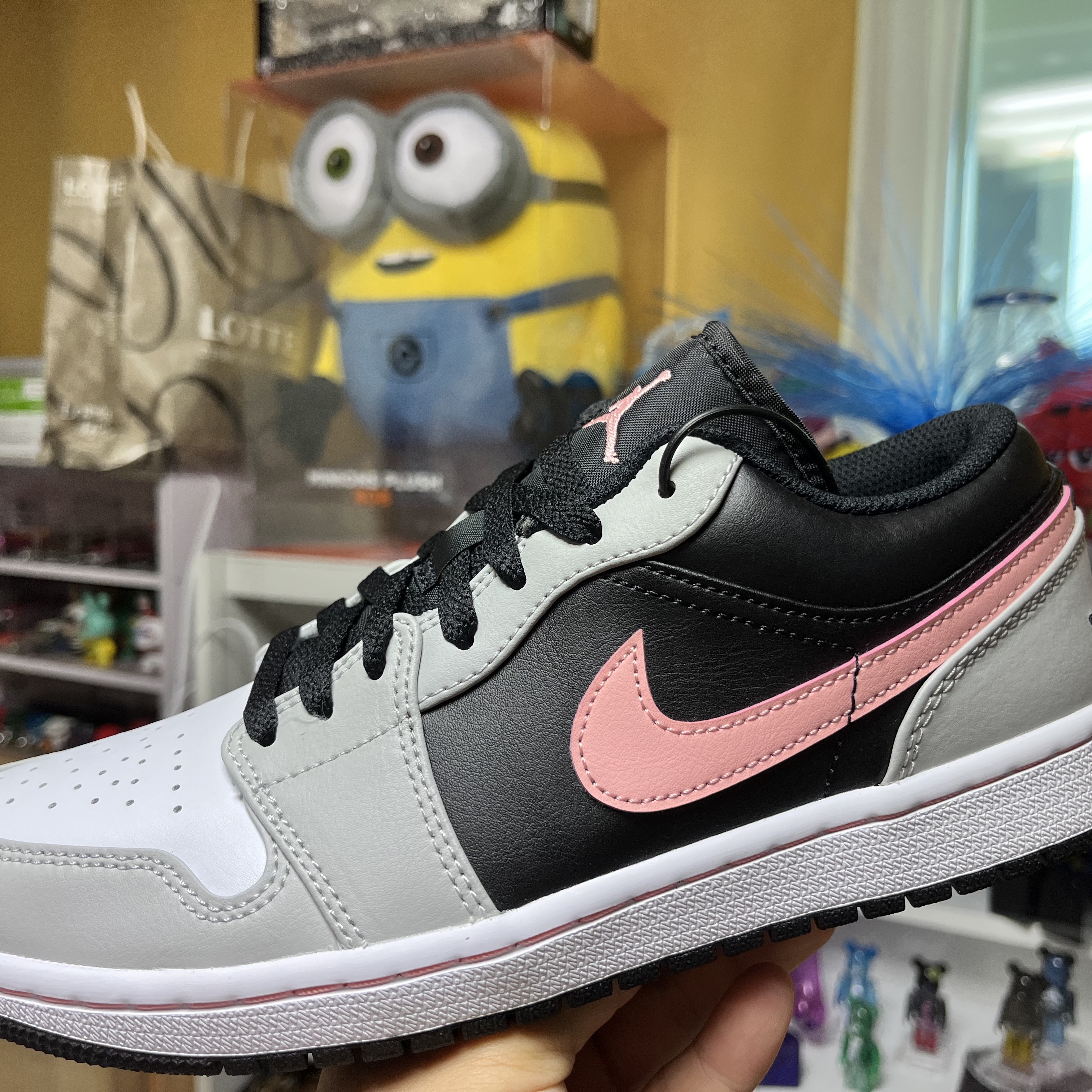 Jordan 1 Low Grey Fog Black Bleached Coral 착용 스타일