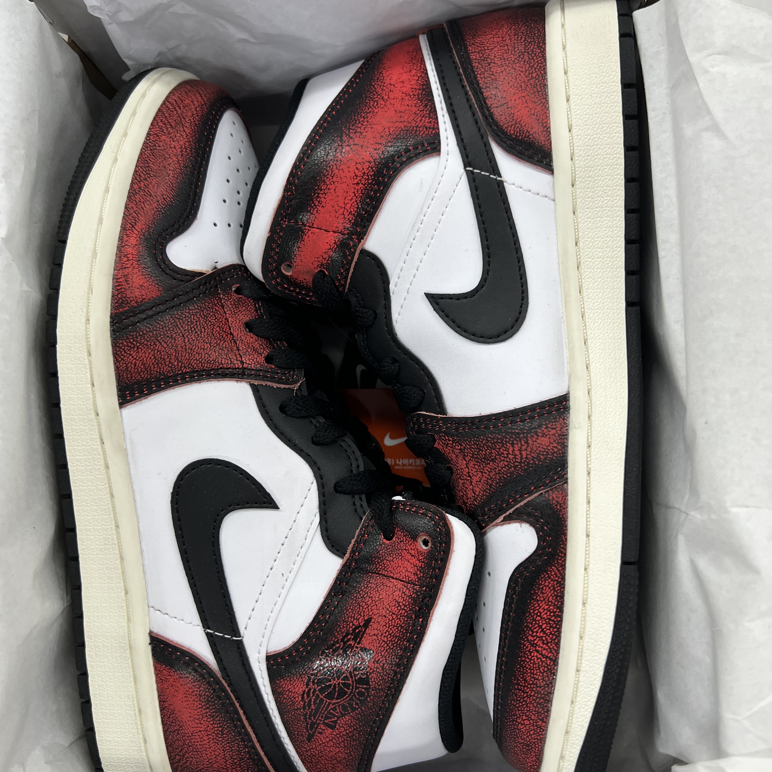 Jordan 1 Mid SE Infrared 23 착용 스타일