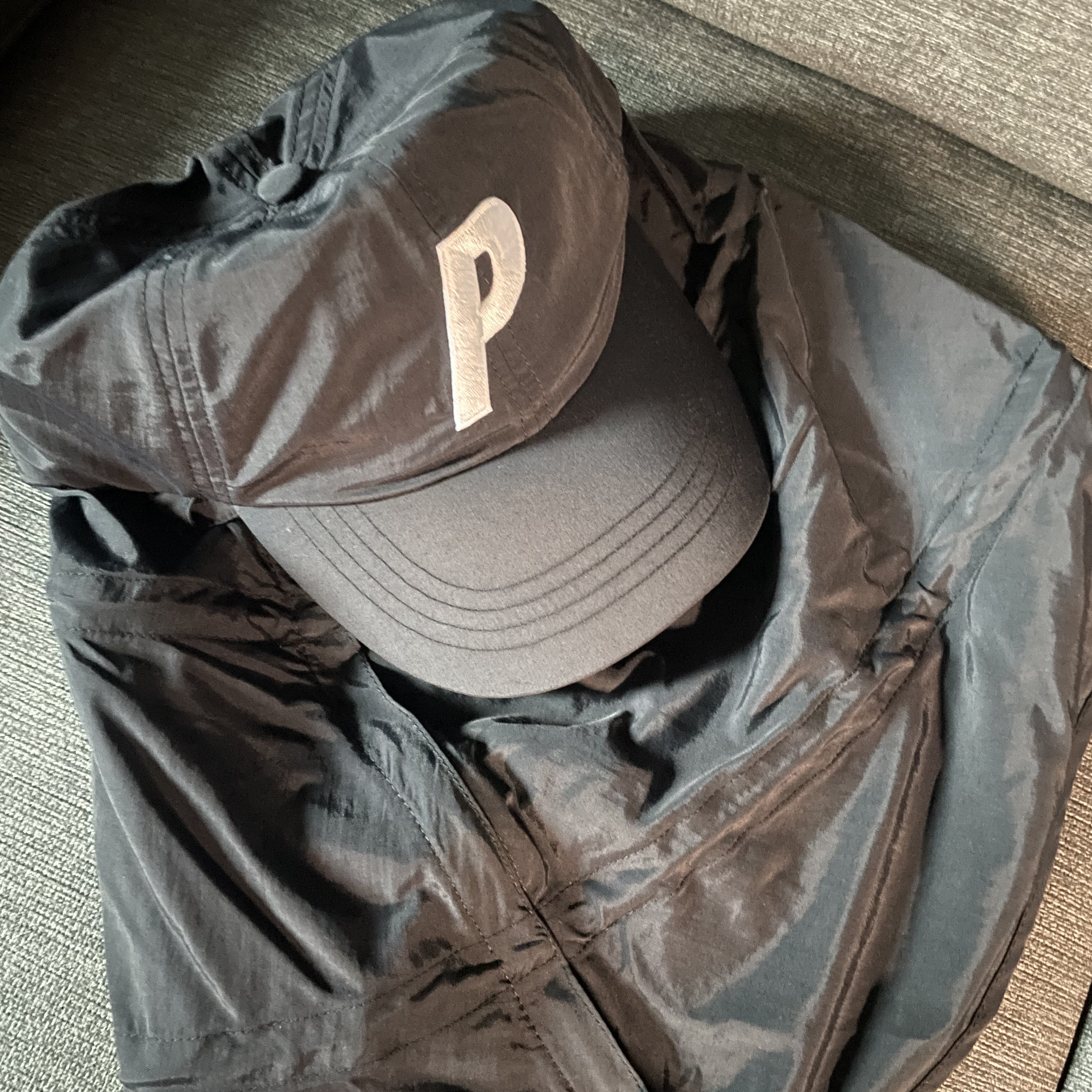 Palace Shell Facemask P 6-Panel Black - 22FW 착용 스타일 - 2