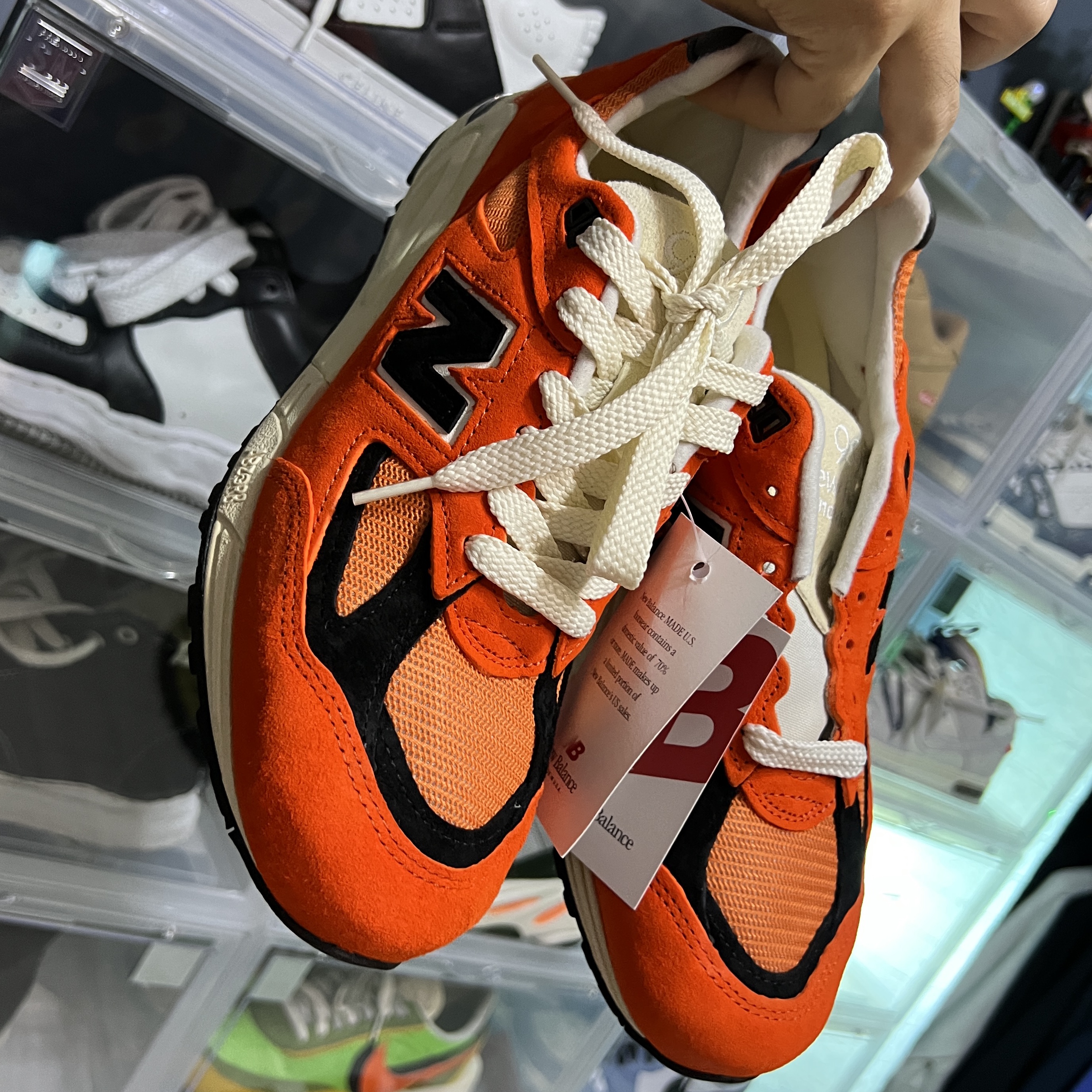 New Balance 990v2 Made in USA Marigold Black 착용 스타일