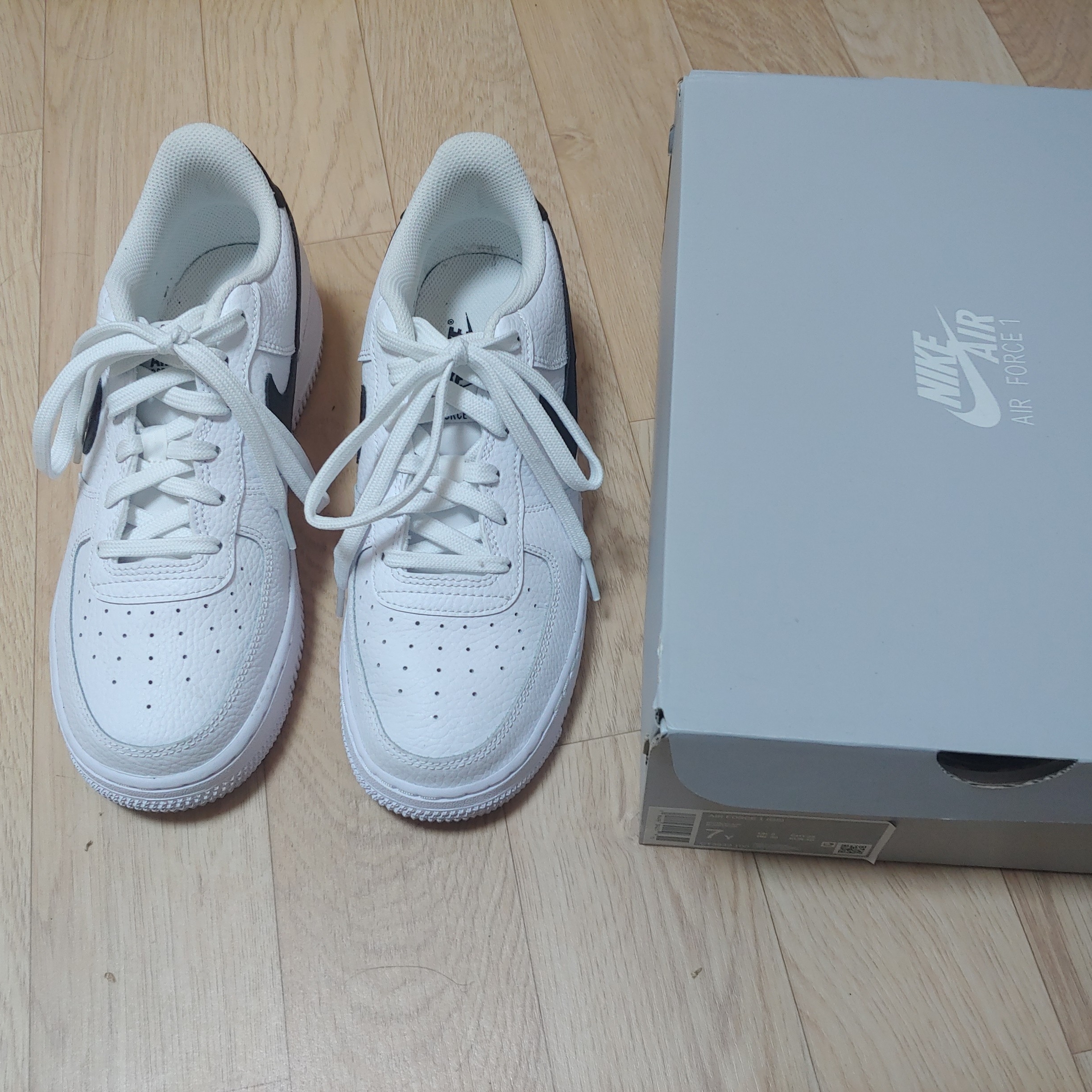 (W) Nike Air Force 1 '07 Low White Black 착용 스타일