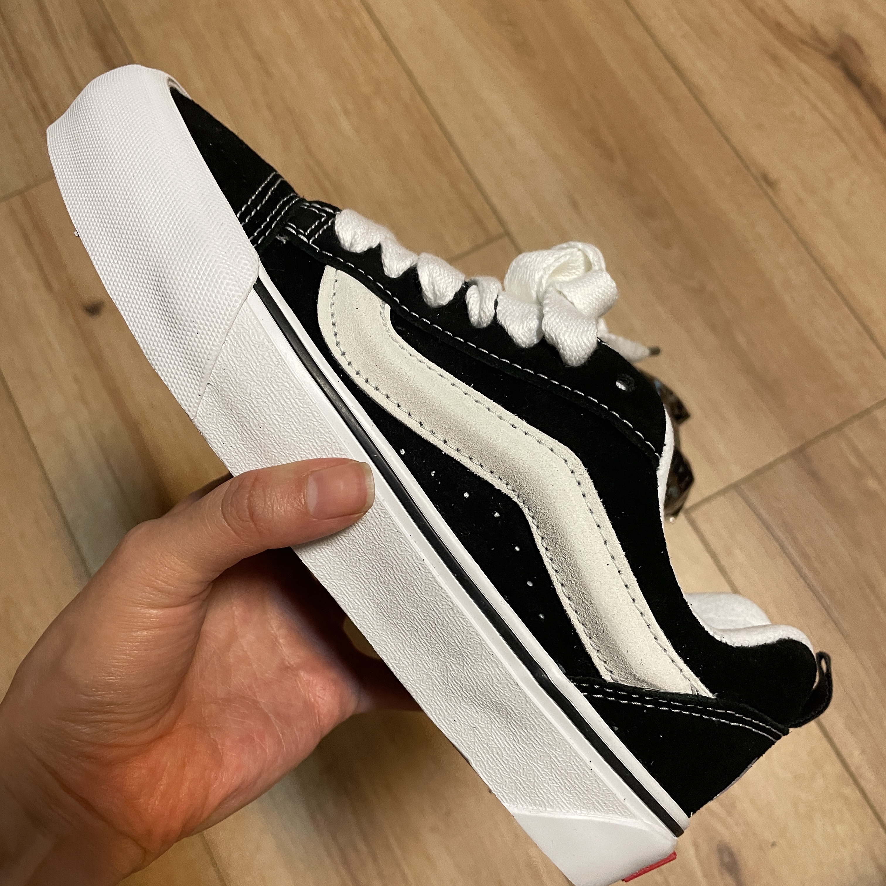 Vans Vault x Imran Potato Knu-Skool VR3 LX Black White 착용 스타일 - 4