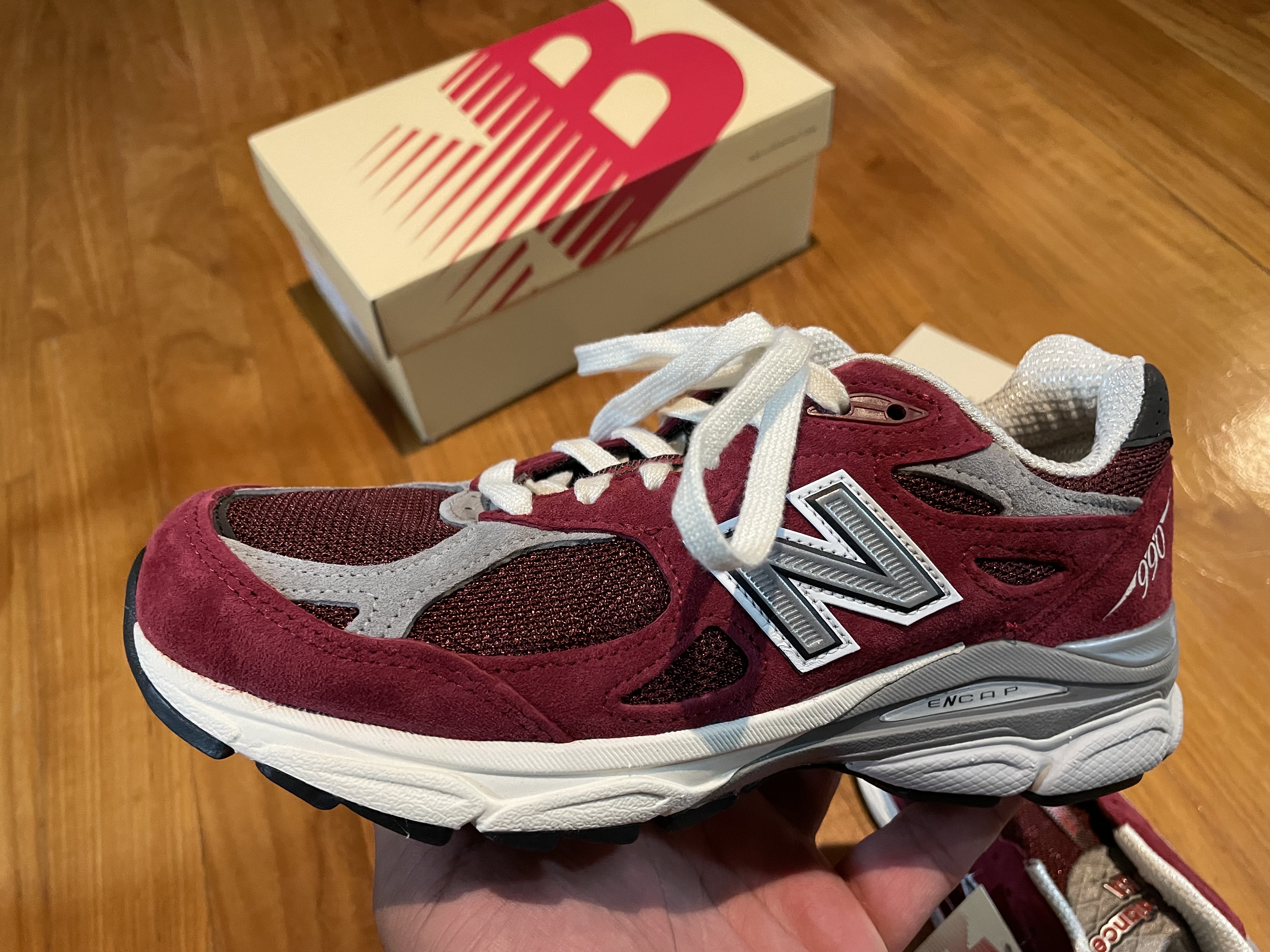 New Balance 990v3 Made in USA Scarlet Marblehead 착용 스타일 - 3