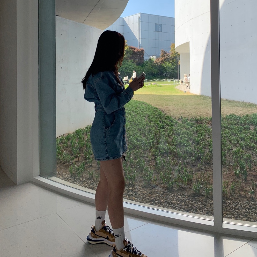 Nike x Sacai VaporWaffle Sesame and Blue Void 착용 스타일
