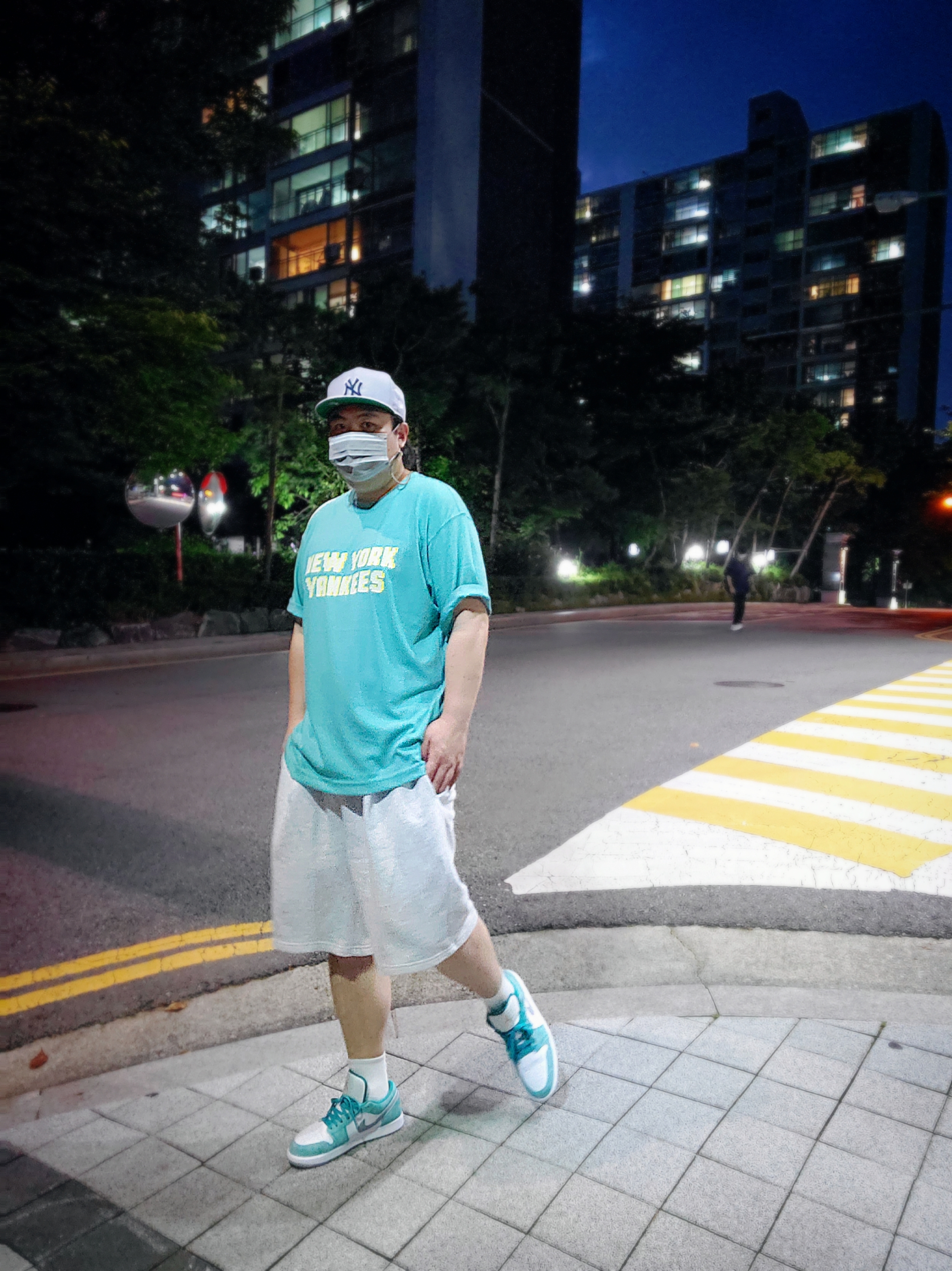 Jordan 1 Low SE New Emerald 착용 스타일