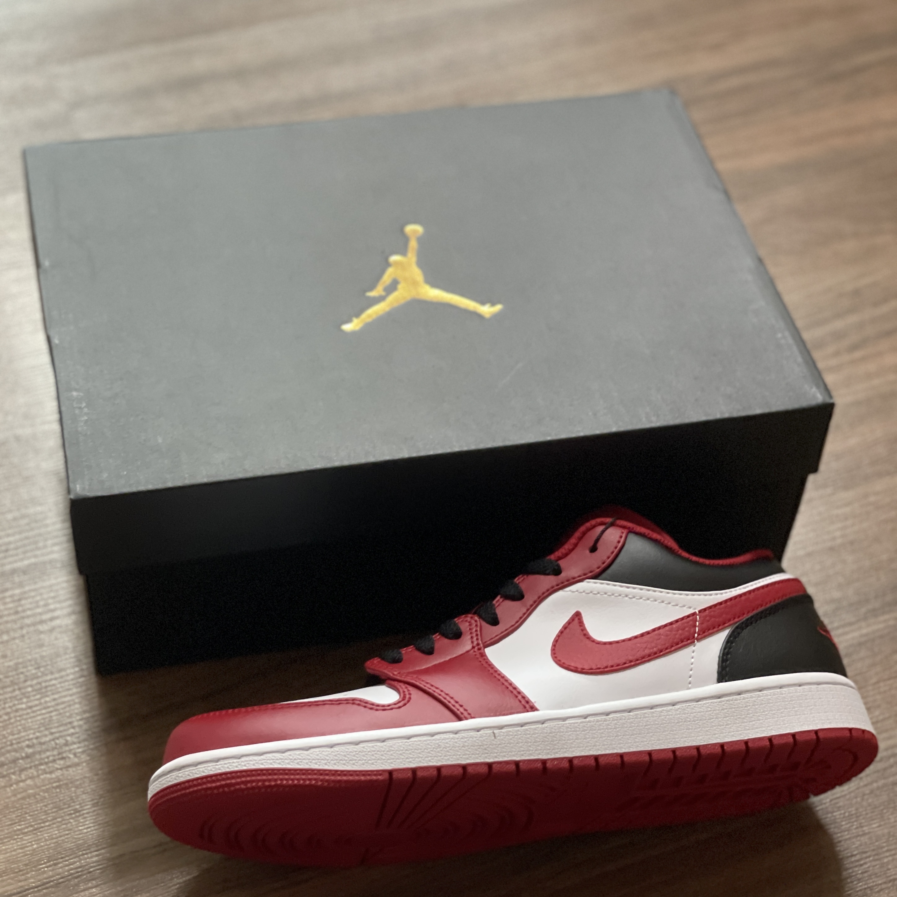 Jordan 1 Low White Gym Red Black 착용 스타일