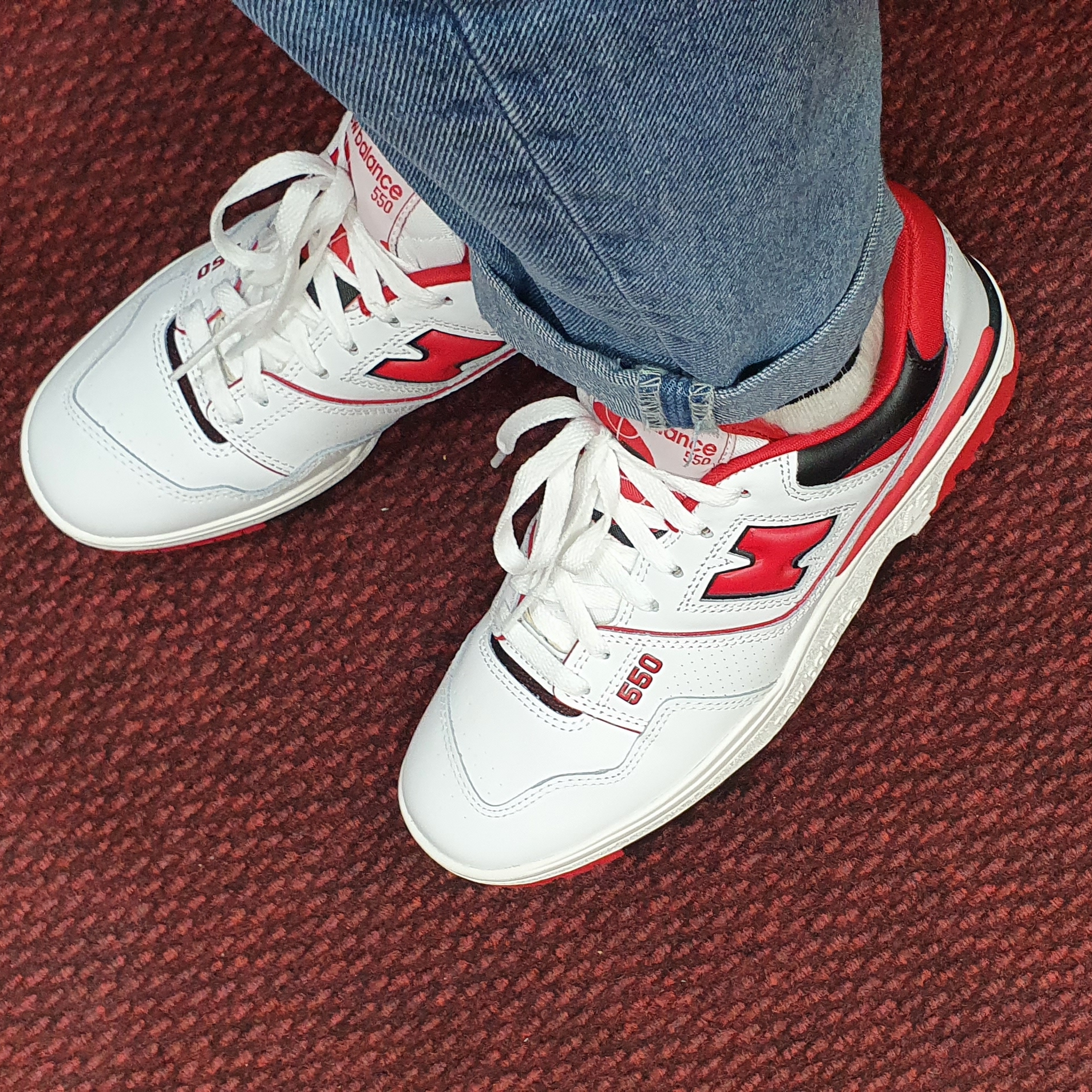 New Balance 550 White Red - 2E Wide 착용 스타일 - 3
