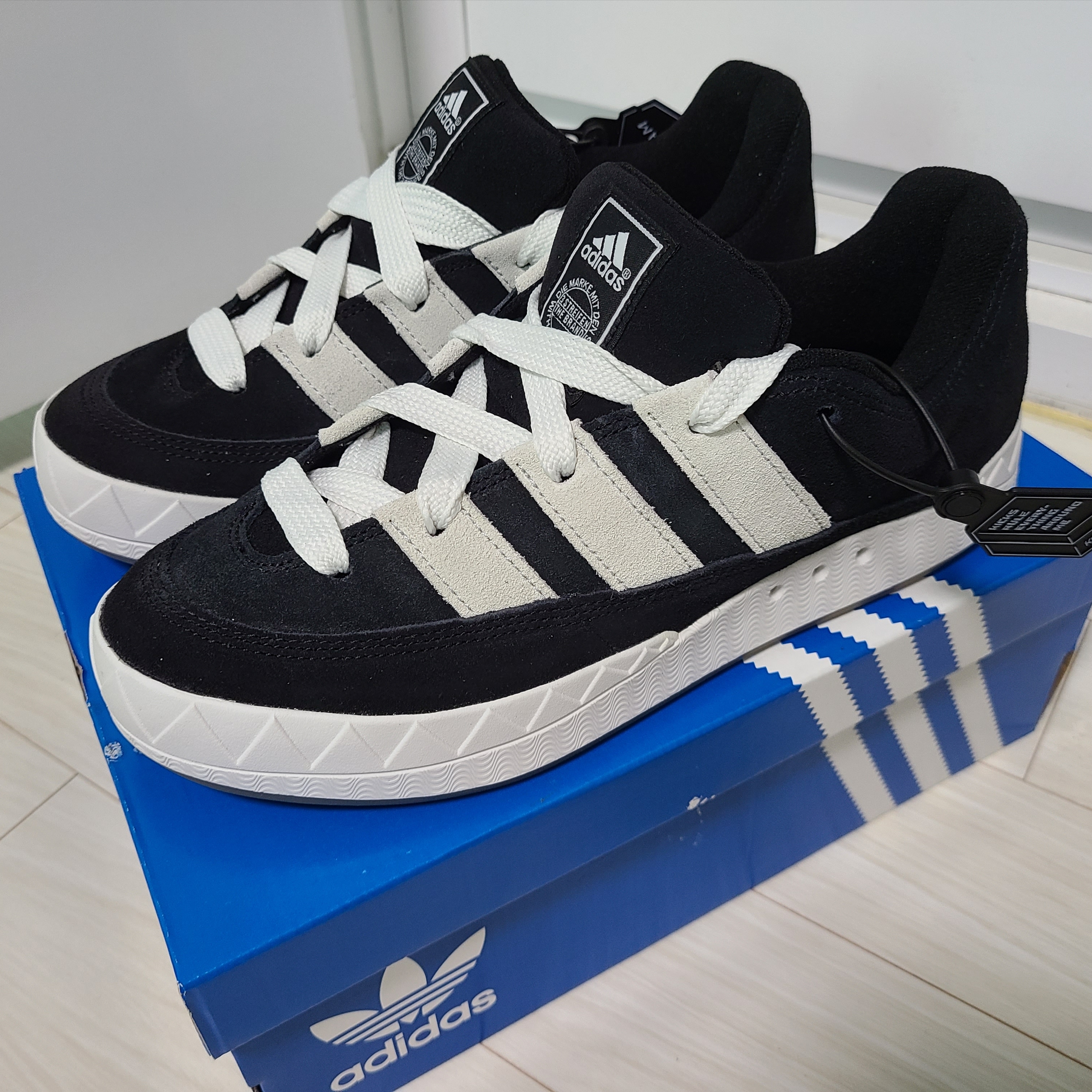 Adidas Adimatic Core Black 착용 스타일