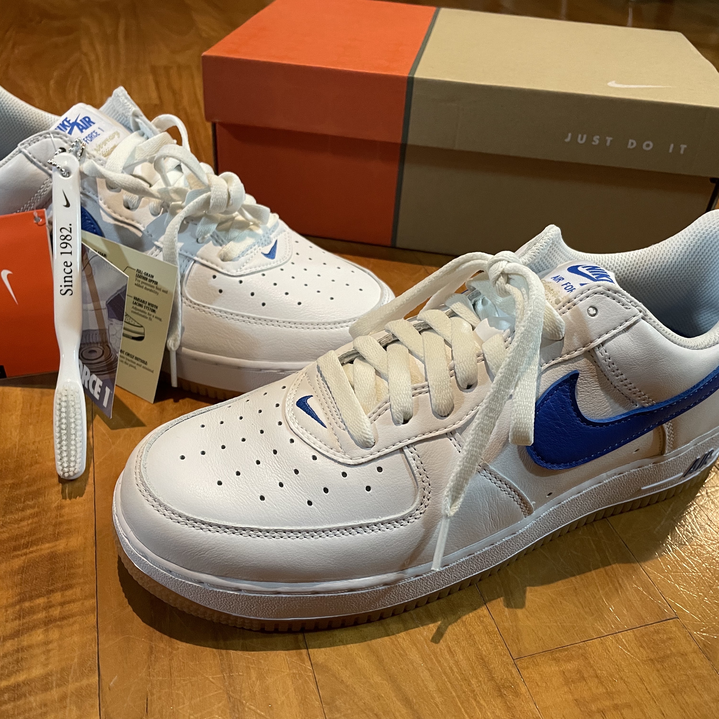 Nike Air Force 1 Low Retro Color of the Month Varsity Royal 착용 스타일 - 1