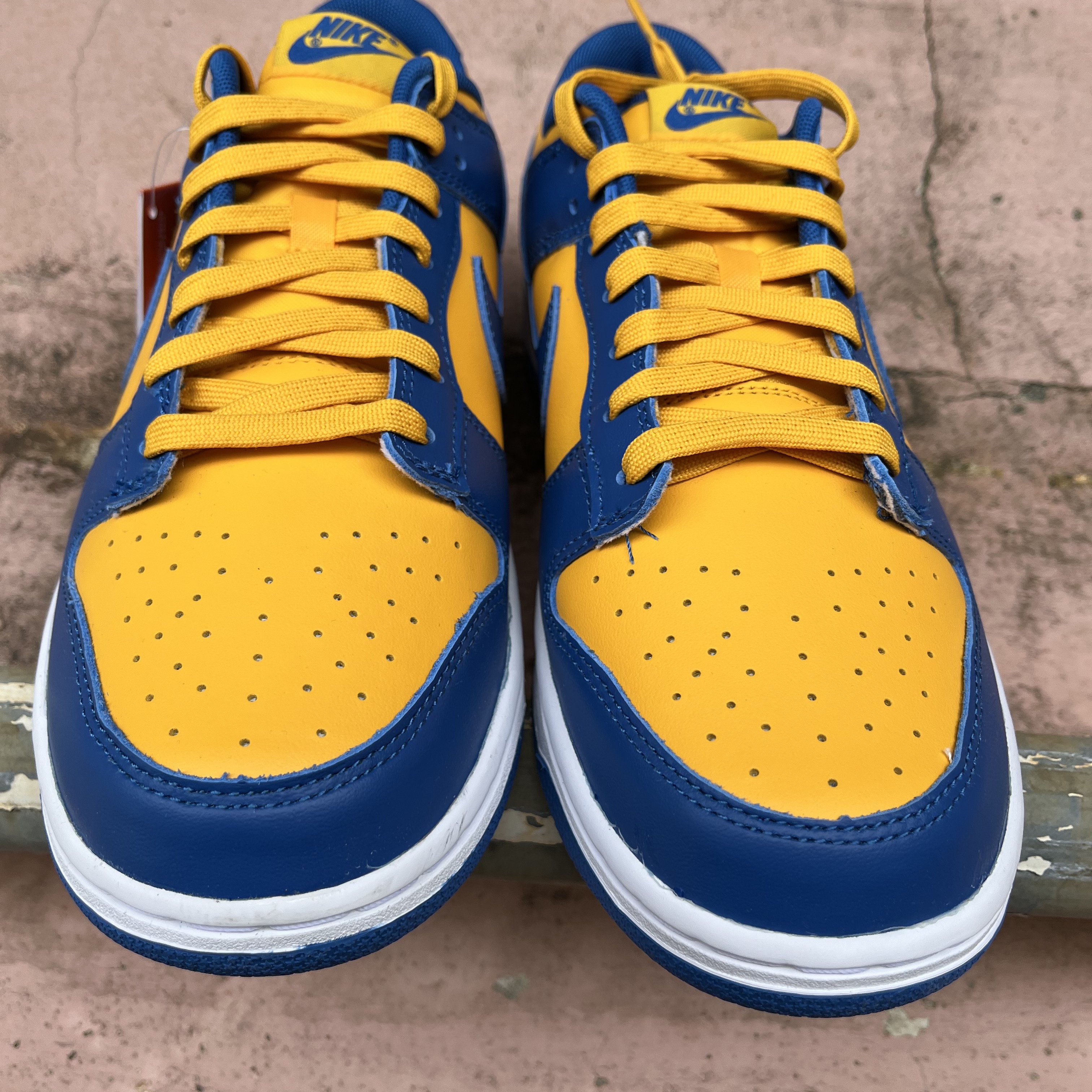 Nike Dunk Low Retro Blue Jay and University Gold 착용 스타일 - 5