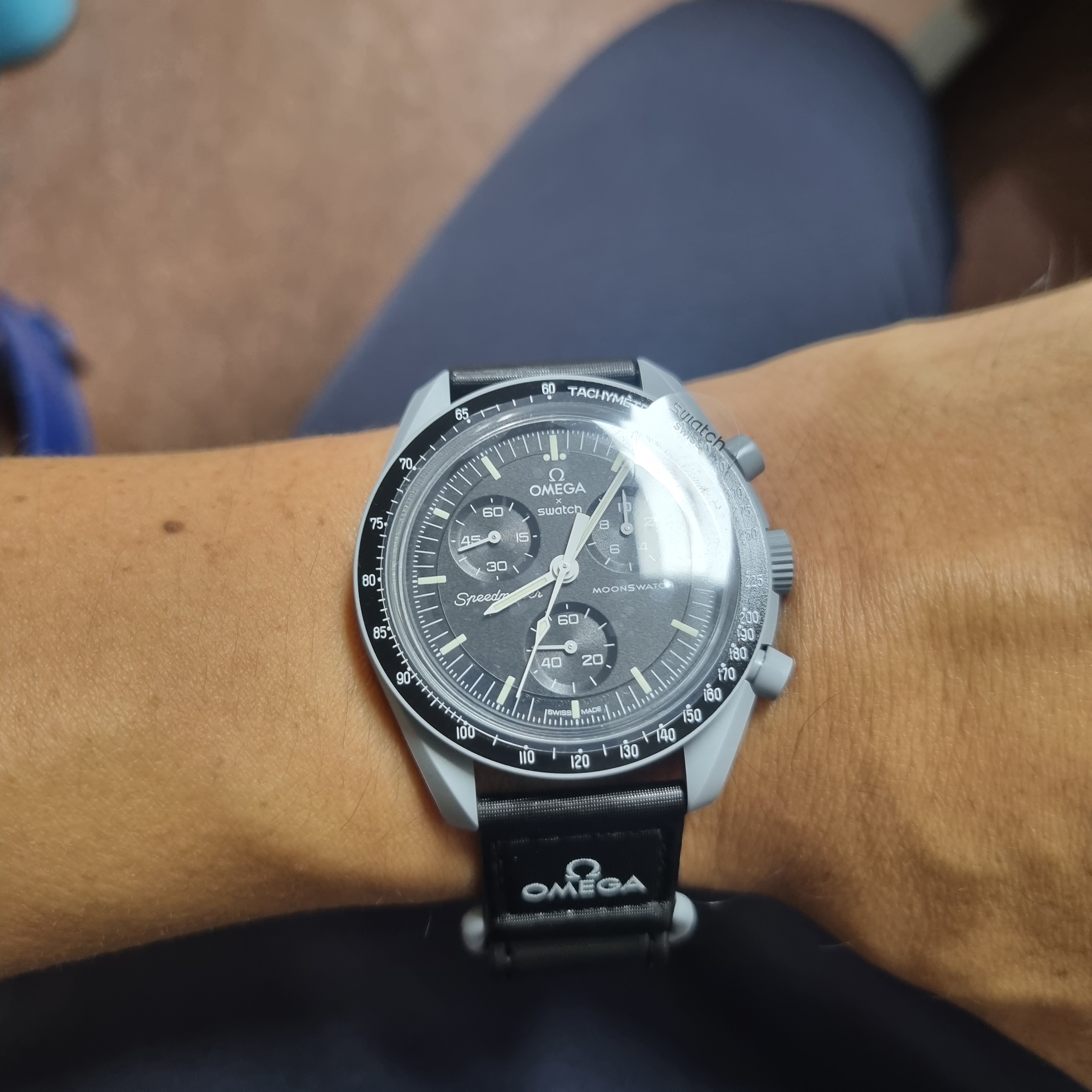 Swatch x Omega Bioceramic MoonSwatch Mission To The Moon 착용 스타일