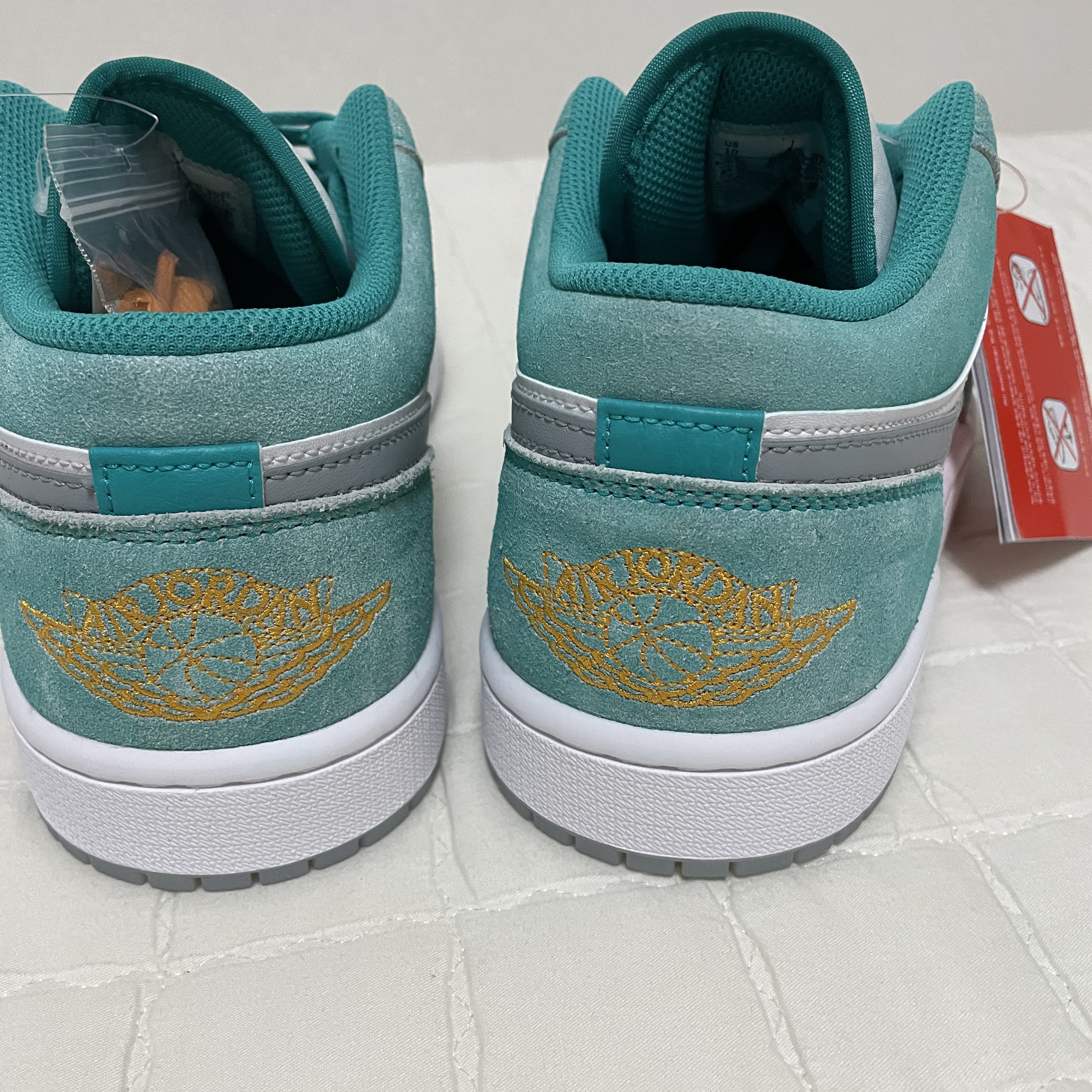 Jordan 1 Low SE New Emerald 착용 스타일 - 2