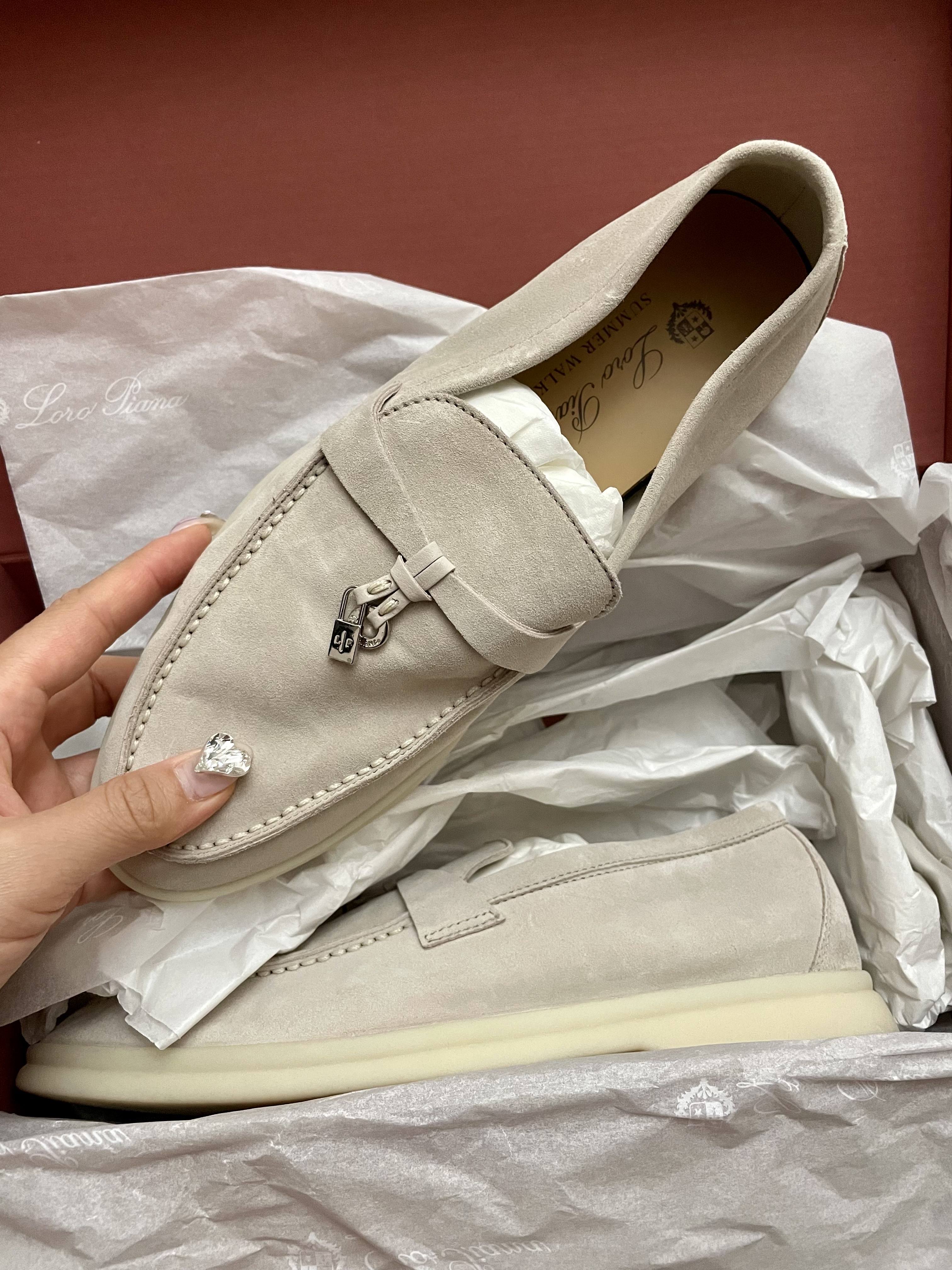 (W) Loro Piana Summer Charms Walk Suede Calfskin Pearl Powder 착용 스타일