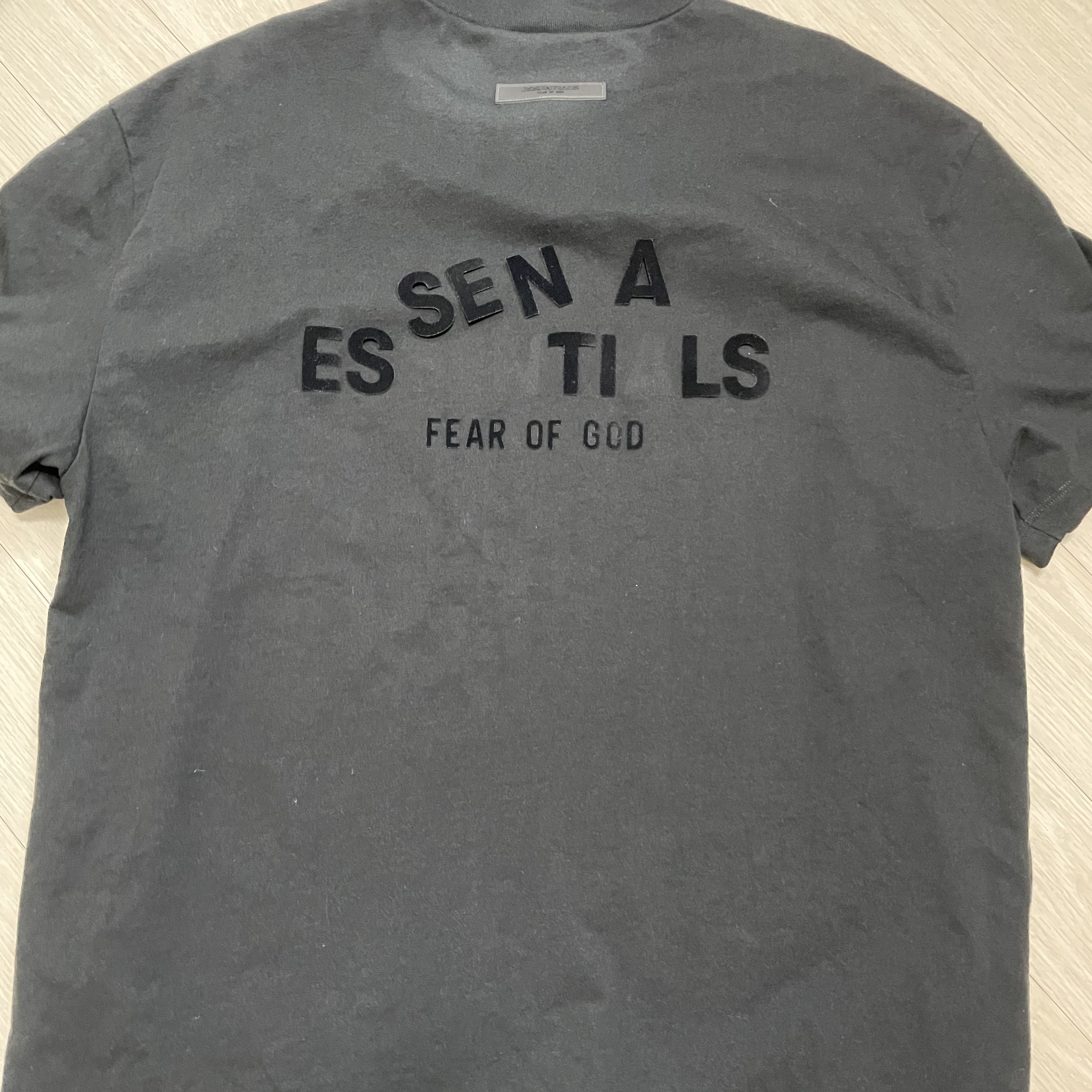 Essentials The Core Collection T-Shirt Stretch Limo 착용 스타일