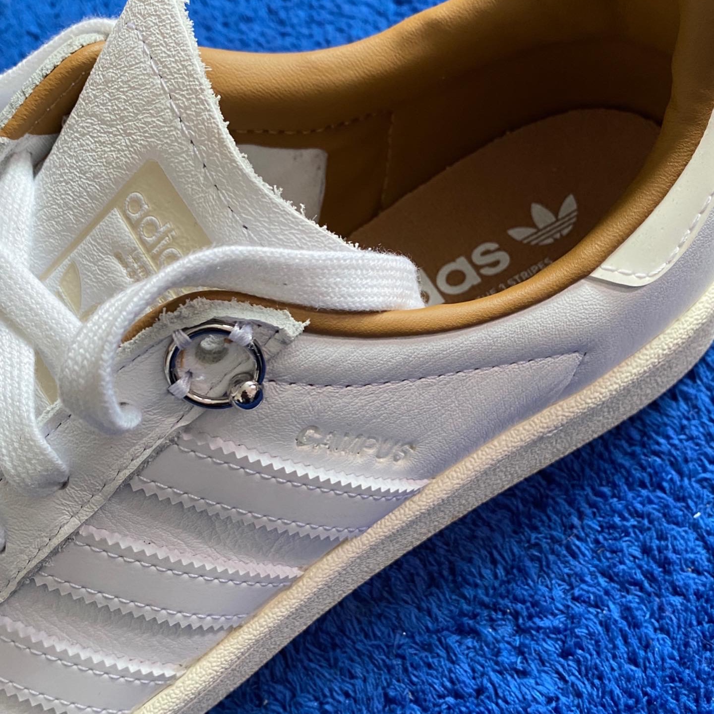 Adidas x 032c Campus Prince Albert White 착용 스타일 - 3