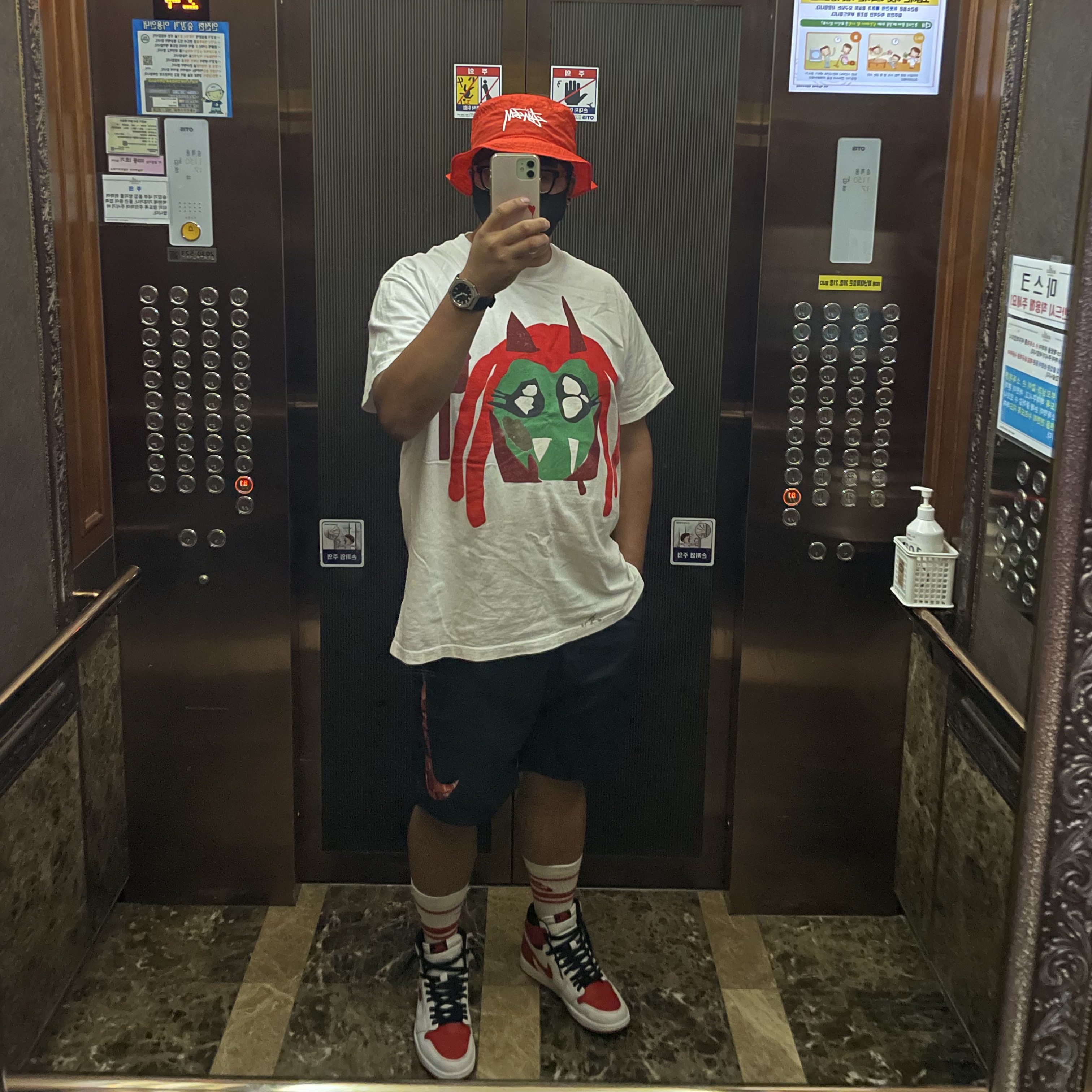 Jordan 1 Retro High OG Heritage, Nike x Stussy Bucket Hat Habanero Red 착용 스타일 - 1