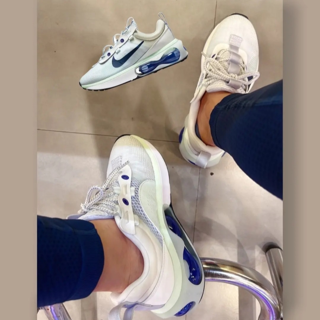 (W) Nike Air Max 2021 Obsidian Ghost 착용 스타일 - 3