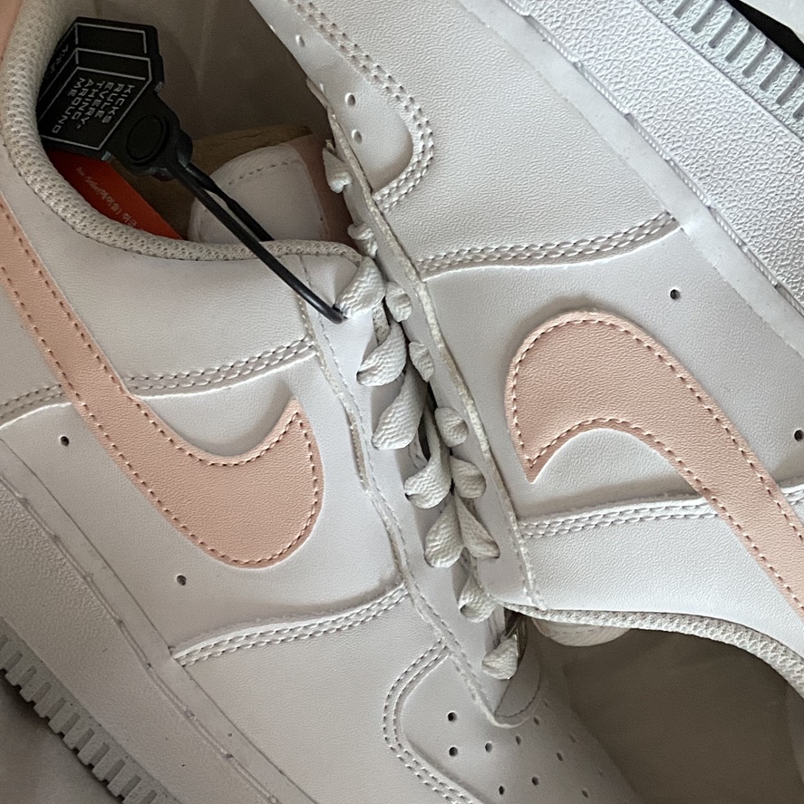 (W) Nike Air Force 1 '07 Next Nature White Pale Coral 착용 스타일 - 1
