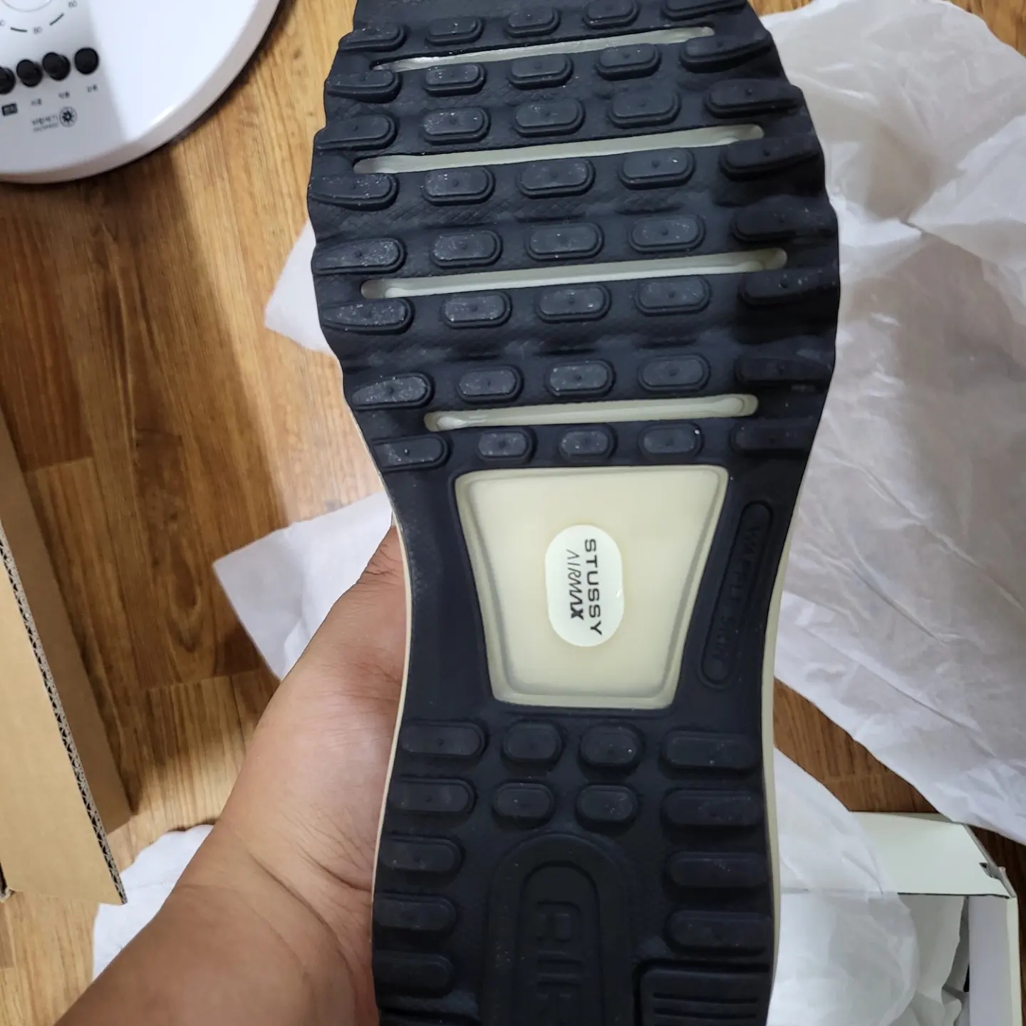 Nike x Stussy Air Max 2013 Fossil, Nike x Stussy NRG Crew Socks White Black 착용 스타일 - 4