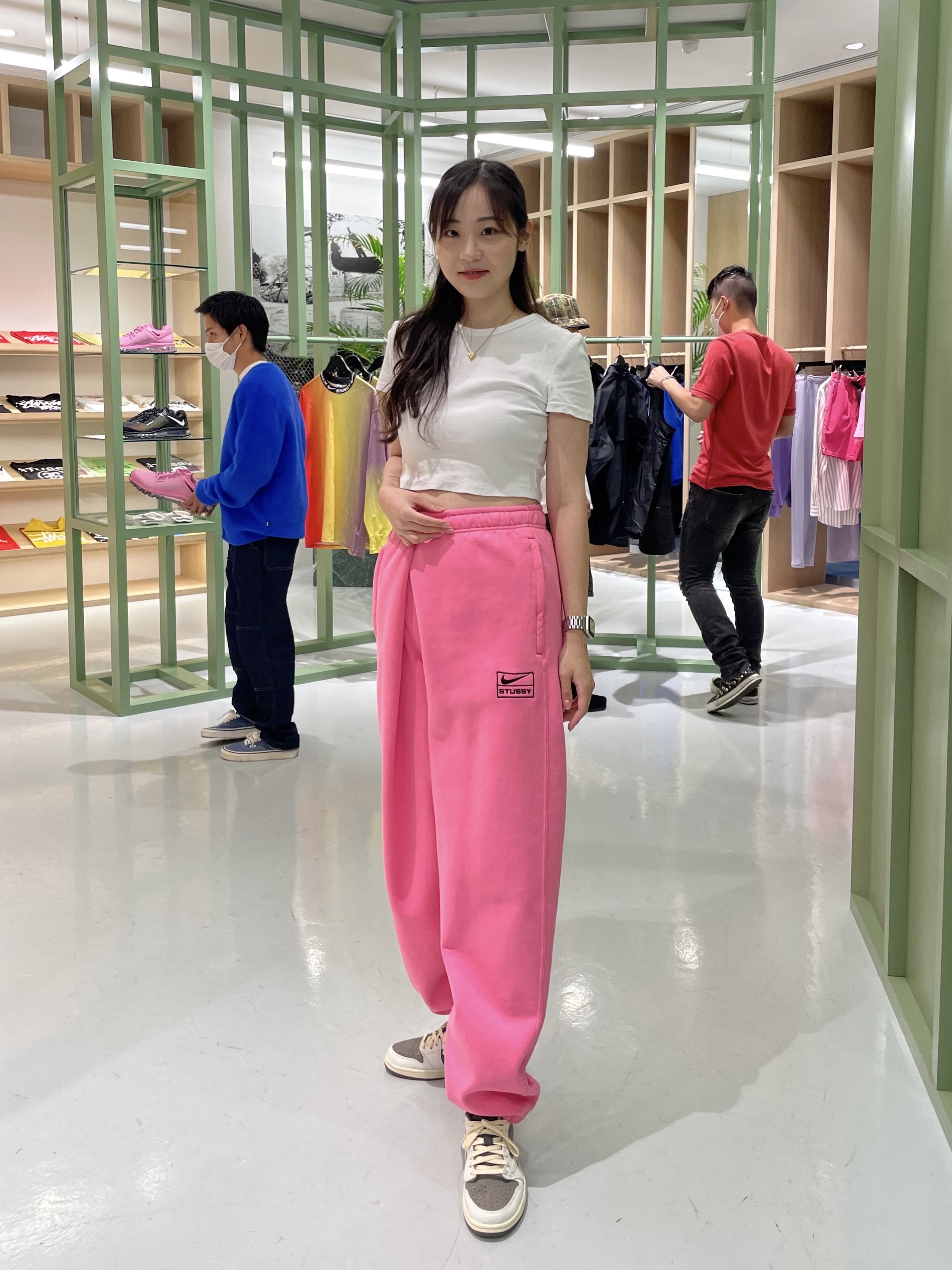 Jordan 1 x Travis Scott Retro Low OG SP Sail and Ridgerock, Nike x Stussy NRG Washed Fleece Pants Lotus PInk (DO5296-670) 착용 스타일