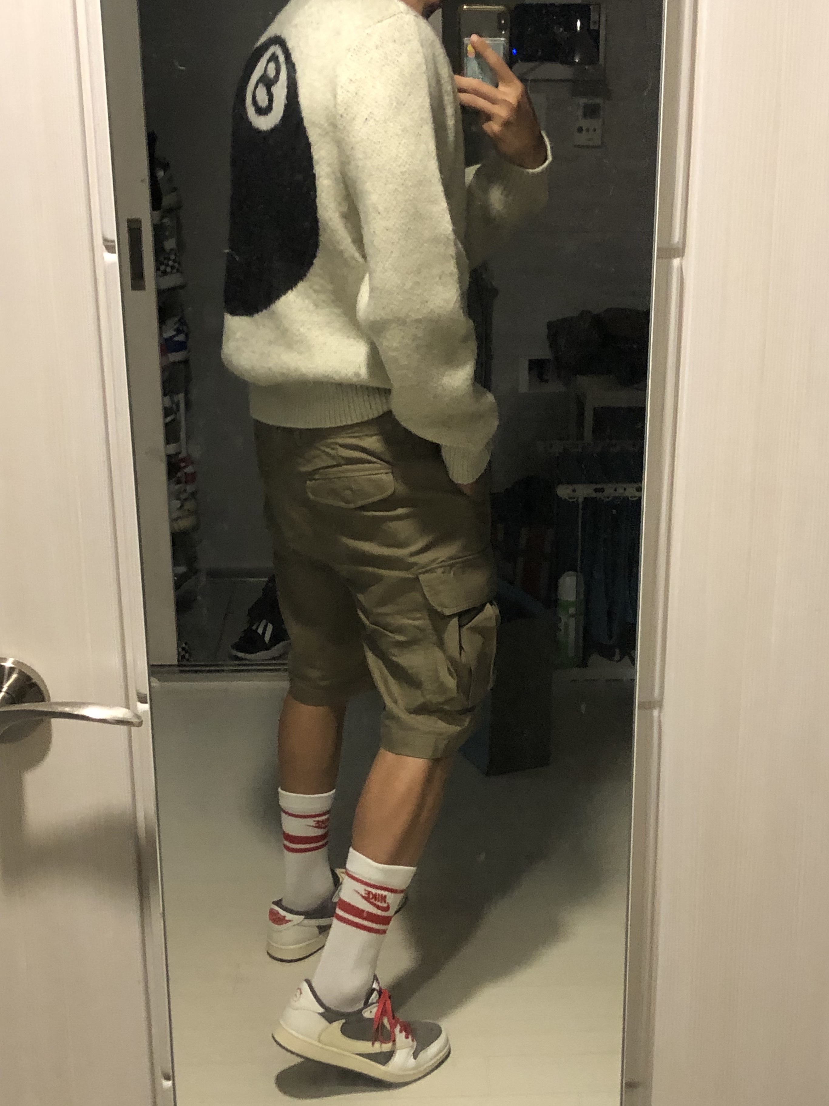 Jordan 1 x Travis Scott Retro Low OG SP Sail and Ridgerock, Stussy 8 Ball Heavy Brushed Mohair Sweater Cream 착용 스타일